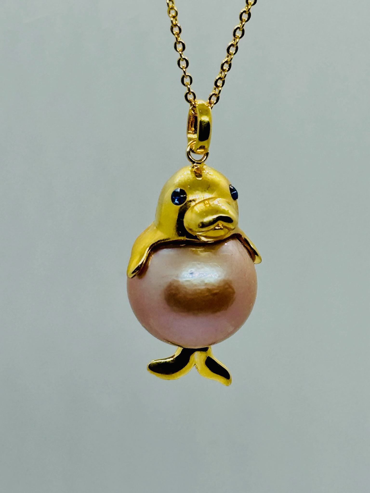 Seal Pearl Pendant Necklace