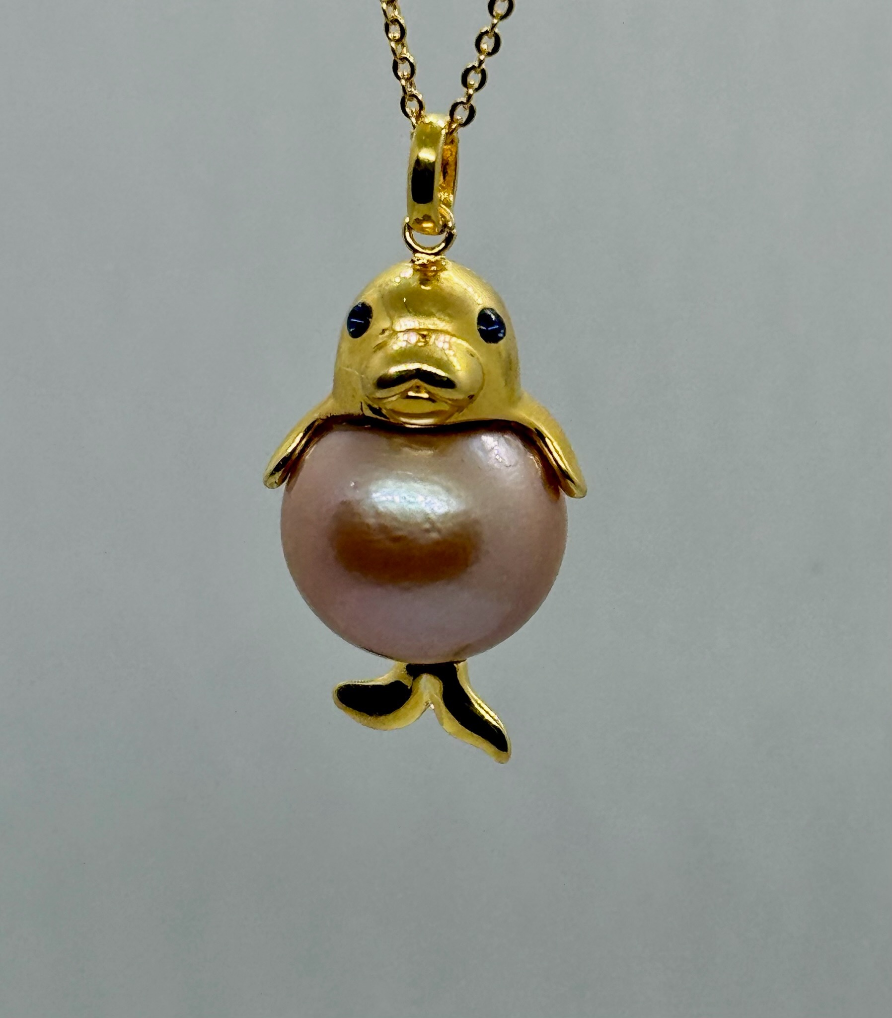 Seal Pearl Pendant Necklace