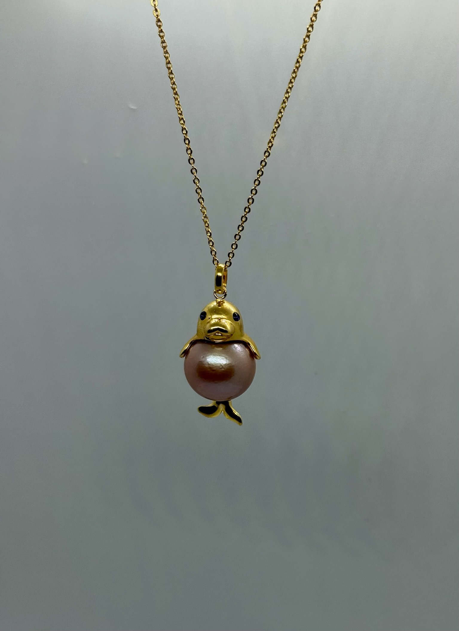 Seal Pearl Pendant Necklace