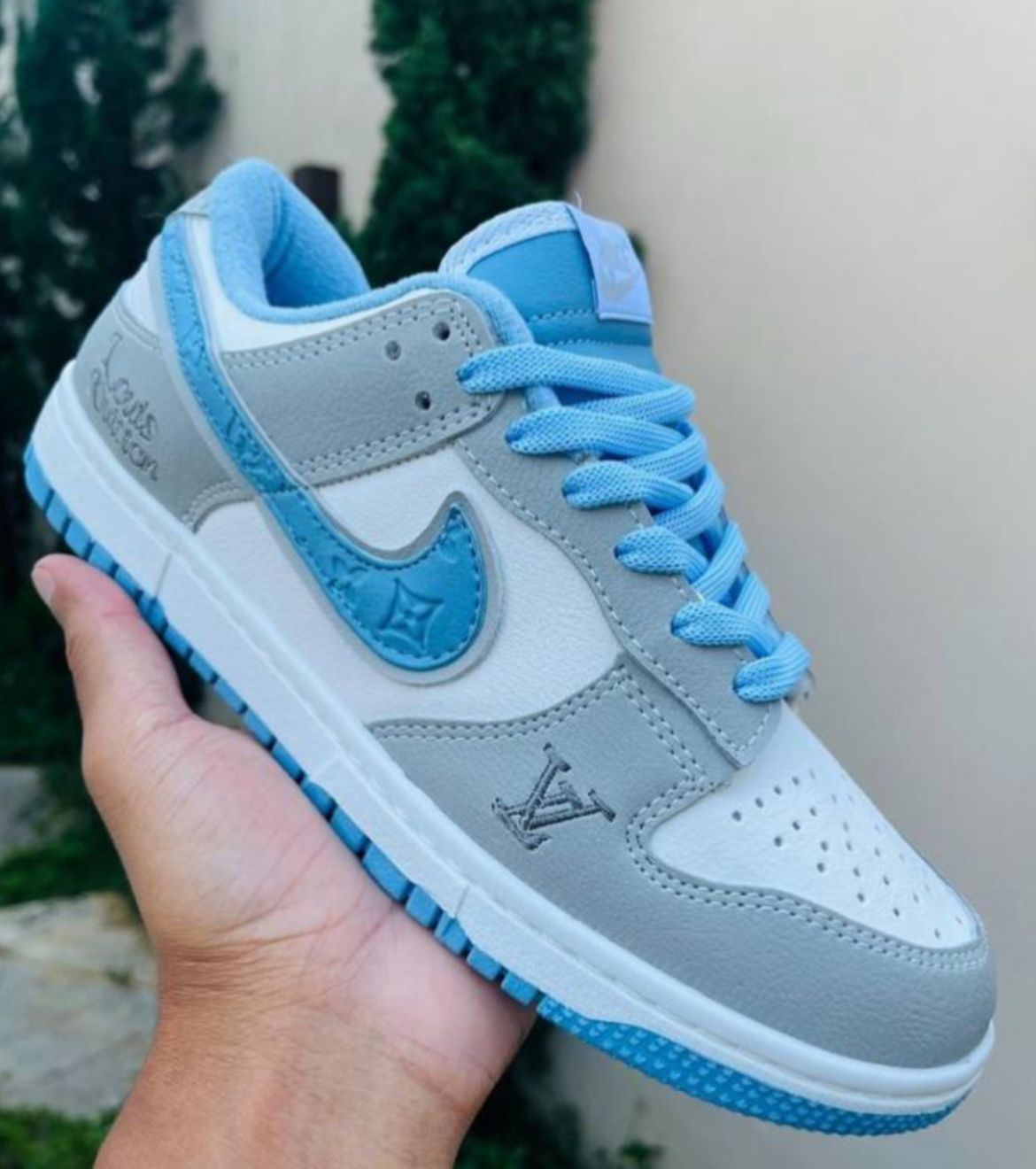 NIKE DUNK LV