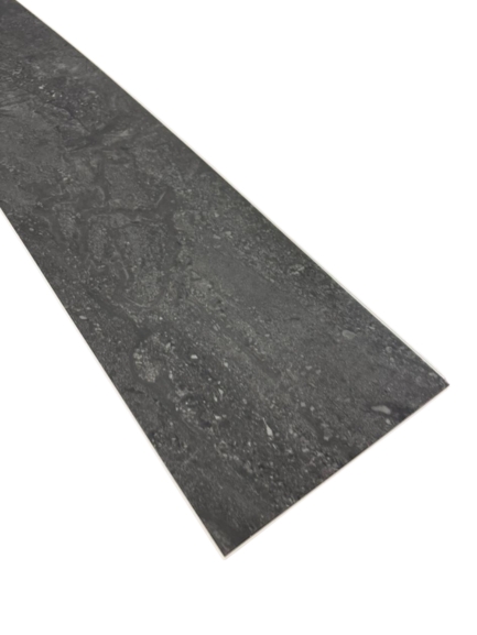 PISO SPC MAGMA, 18,2cm X 1,22m , 5mm de grosor, hule IXPE de 1mm incluido, capa de desgaste ,5mm, no requiere pegamento