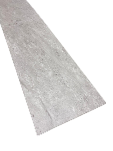 PISO SPC NUBE, 18,2cm X 1,22m , 5mm de grosor, hule IXPE de 1mm incluido, capa de desgaste ,5mm, no requiere pegamento