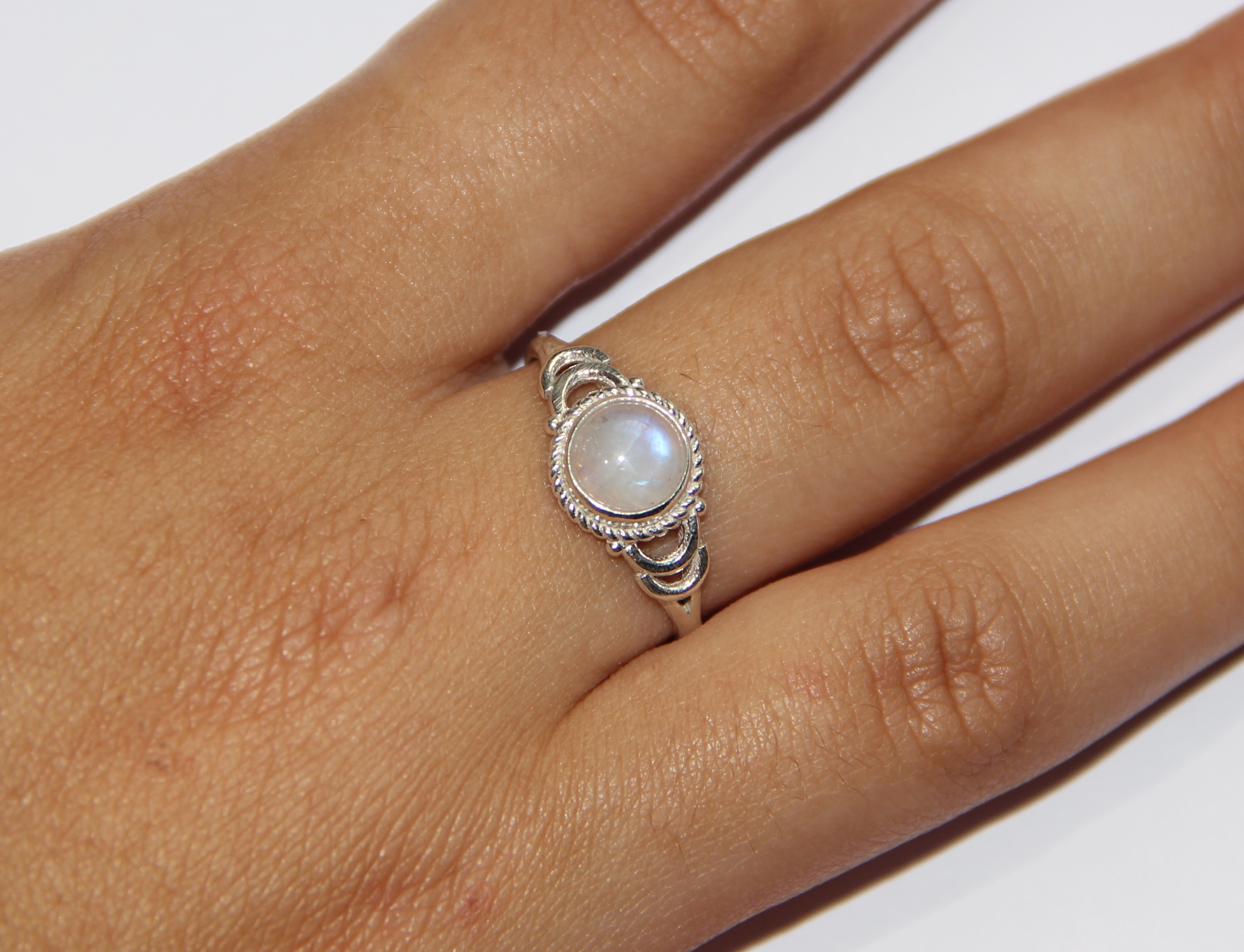 Anillo de Piedra de Luna 