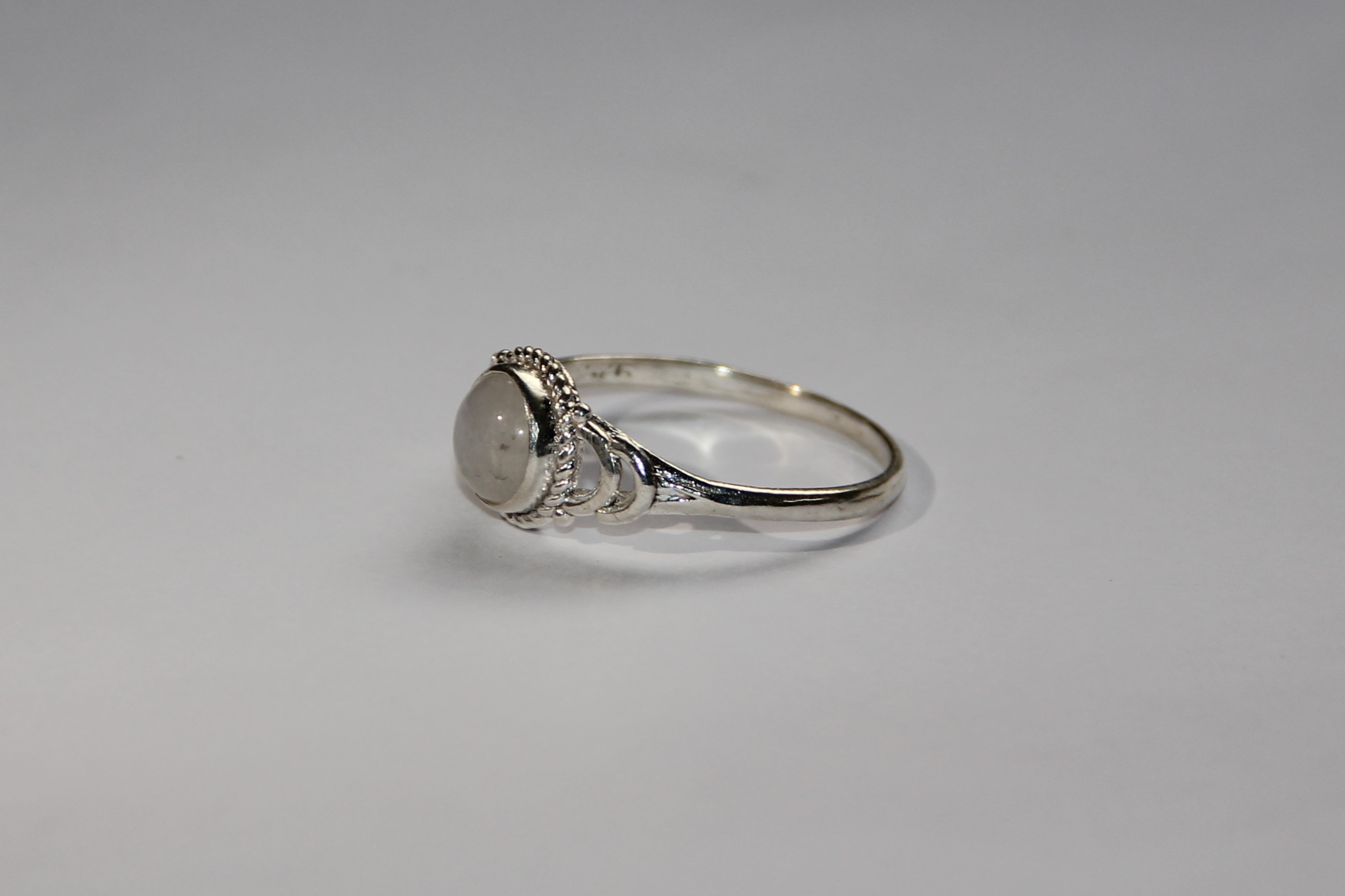 Anillo de Piedra de Luna 