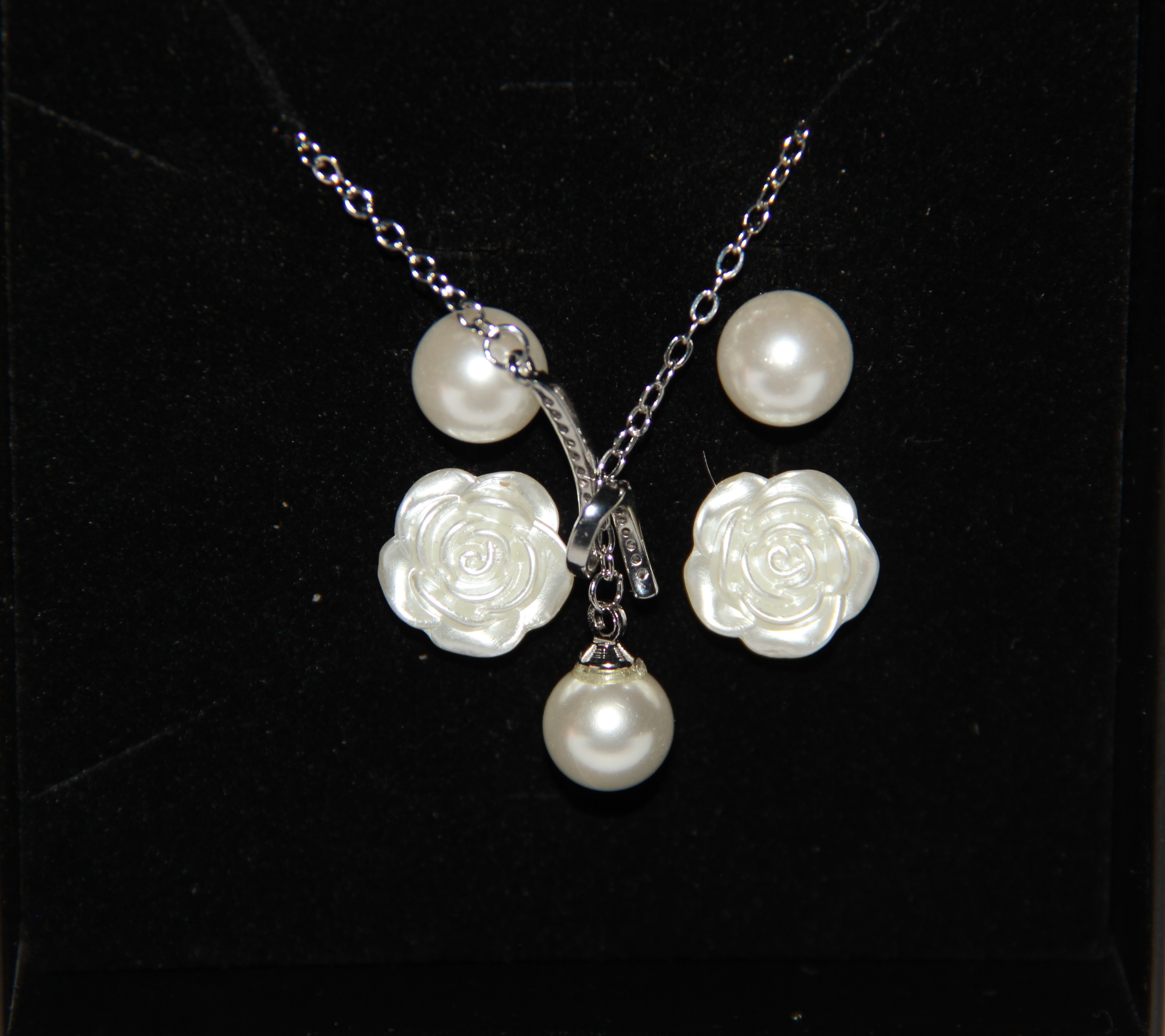 Conjunto De Pendientes Y Cadena