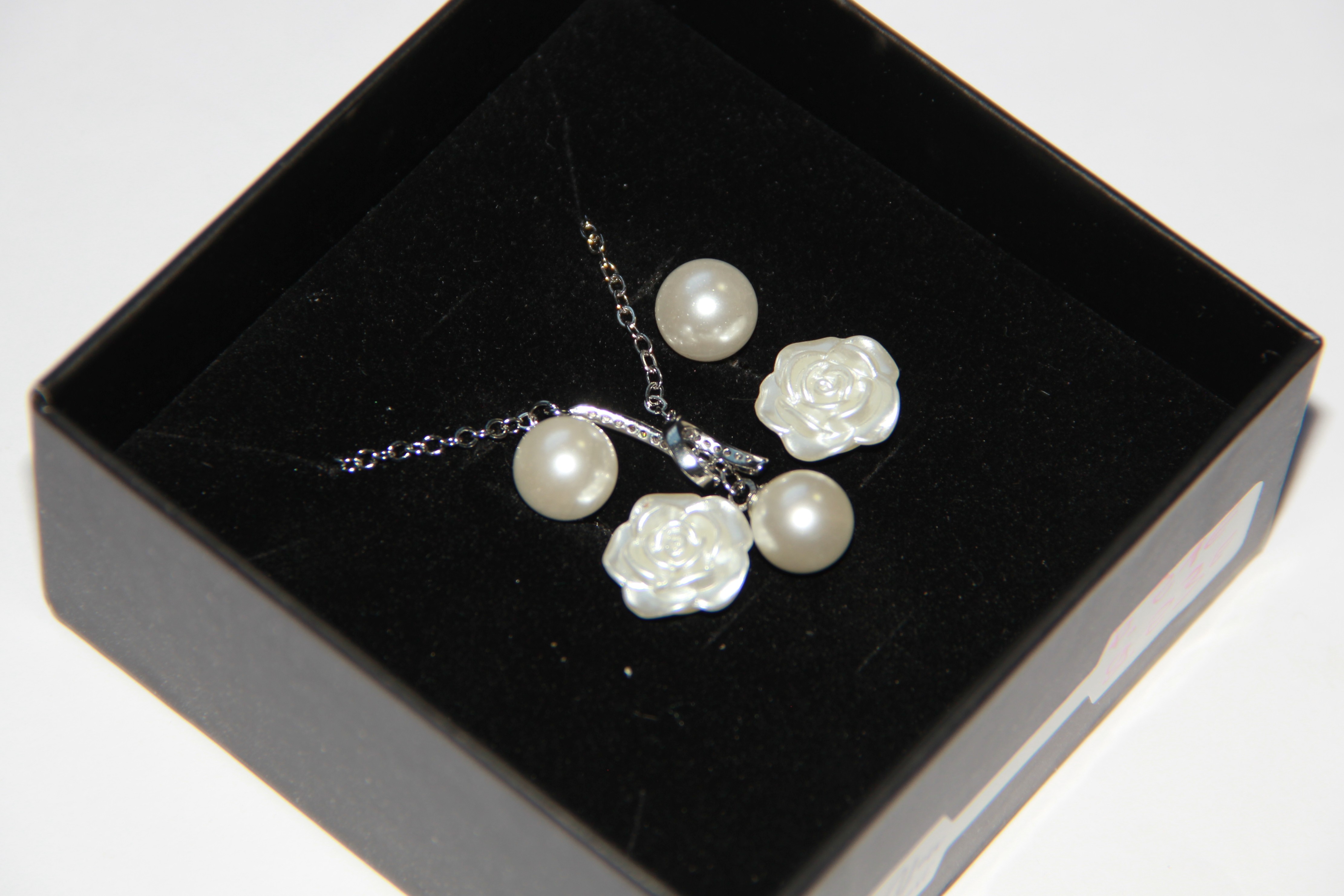 Conjunto De Pendientes Y Cadena