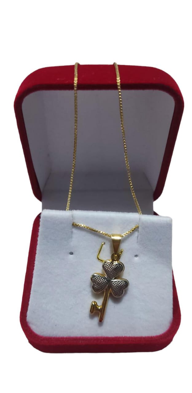 Collar de trébol y llave dorado enchapado