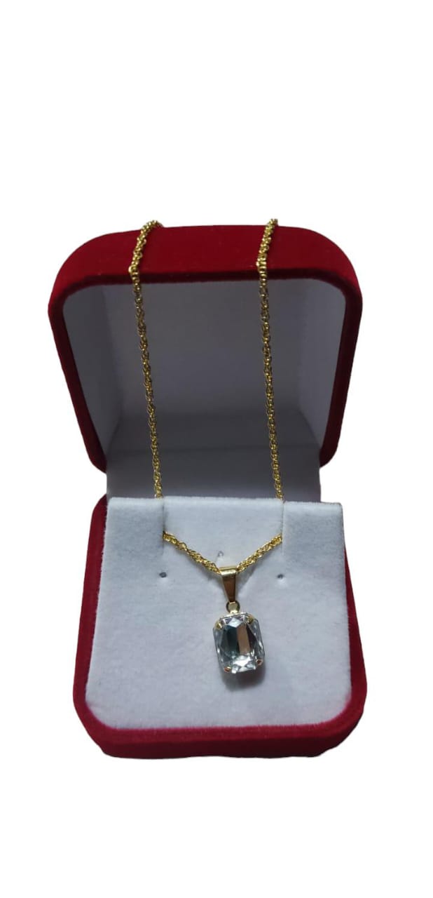 Collar enchapado con colgante de cristal
