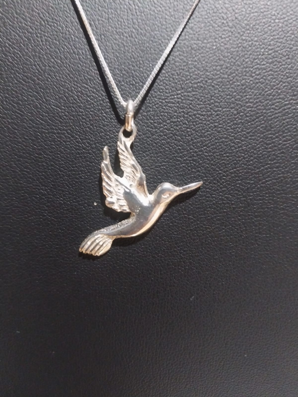 Cadenita de plata con dije de colibri