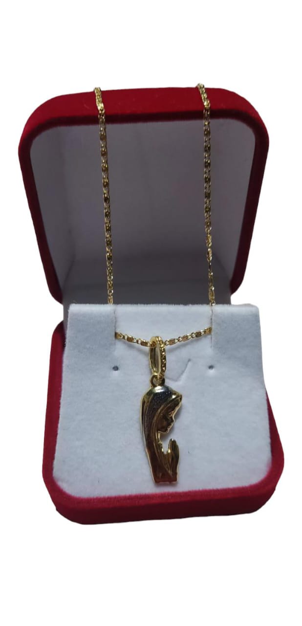 Collar con dije enchapado