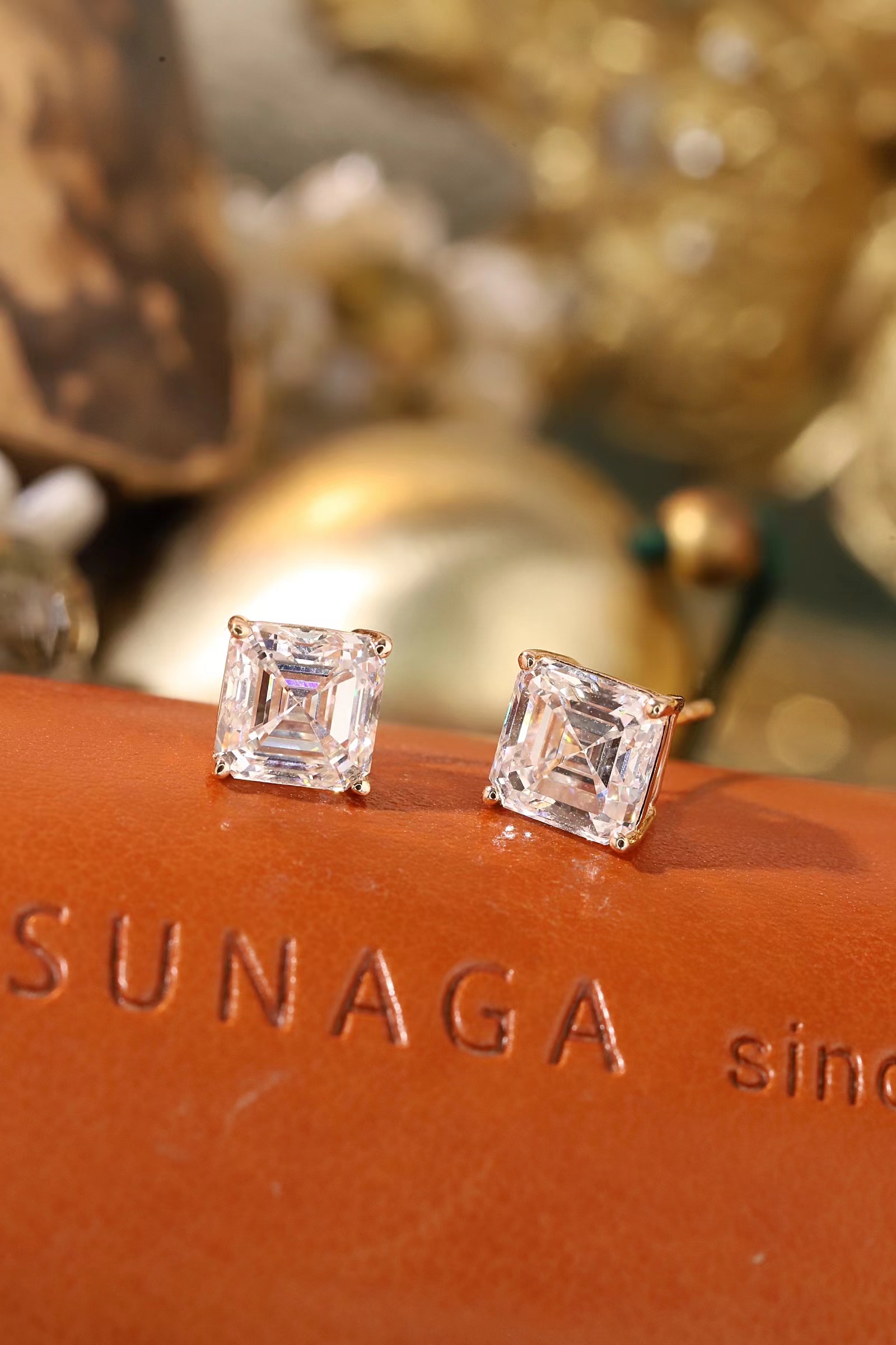 2 Carat Asche Cultivated Diamond Four-Clawed Stud Earrings