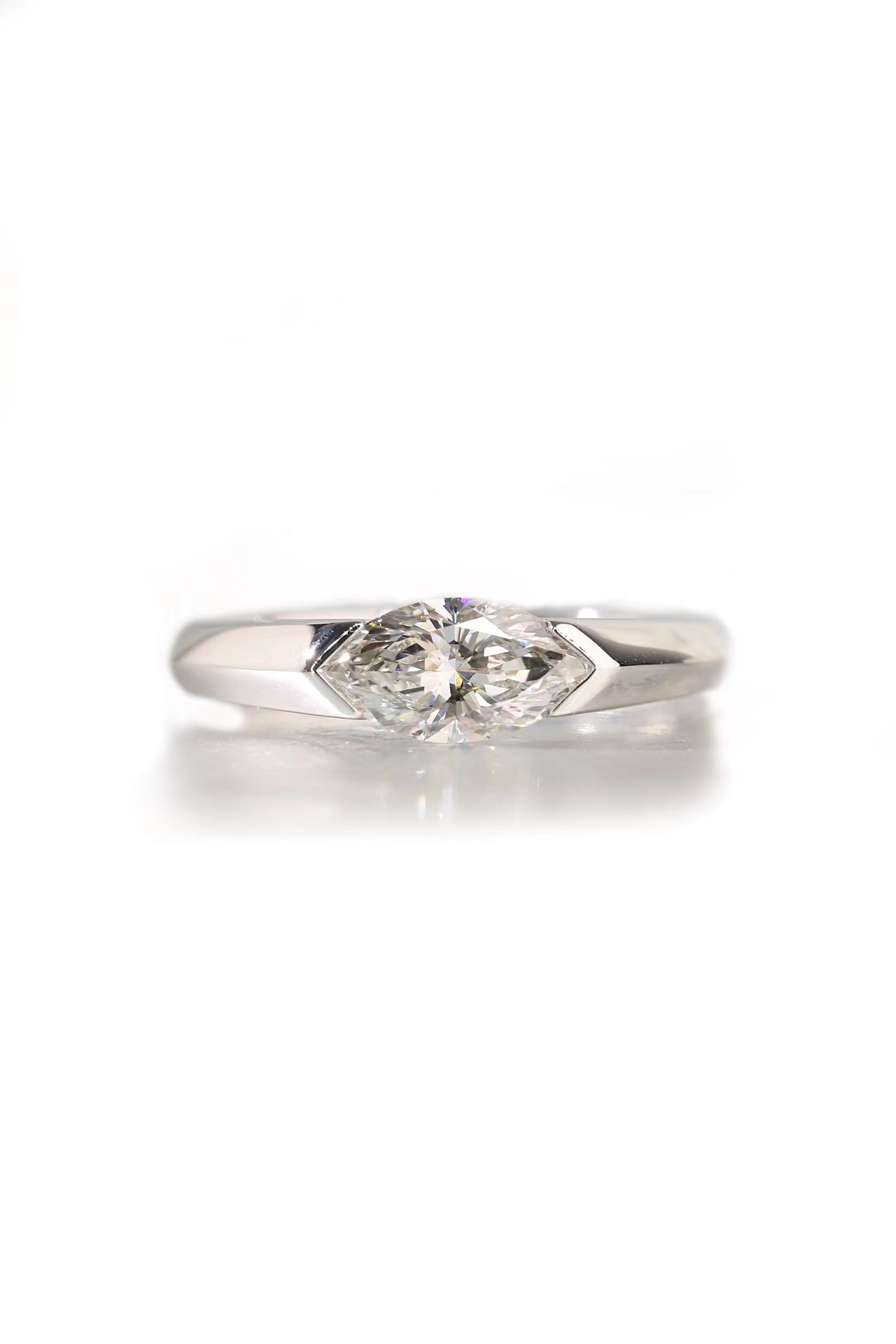 Marquise Grace · 1ct Lab Grown Diamond Bezel Corner Ring | D-R3533-2