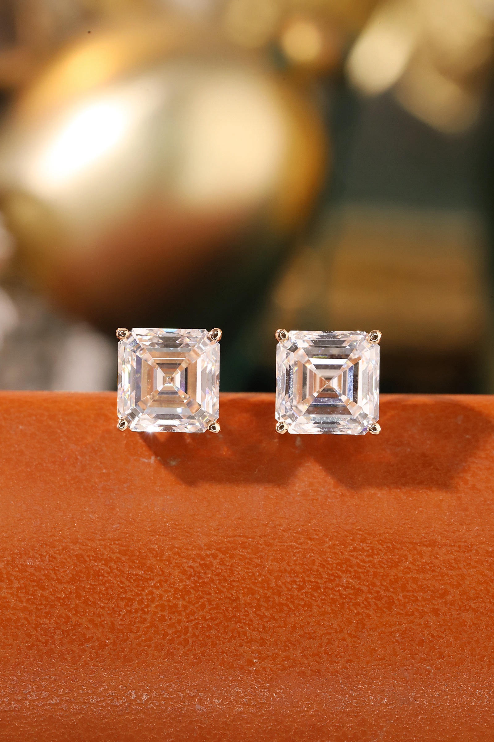 2 Carat Asche Cultivated Diamond Four-Clawed Stud Earrings
