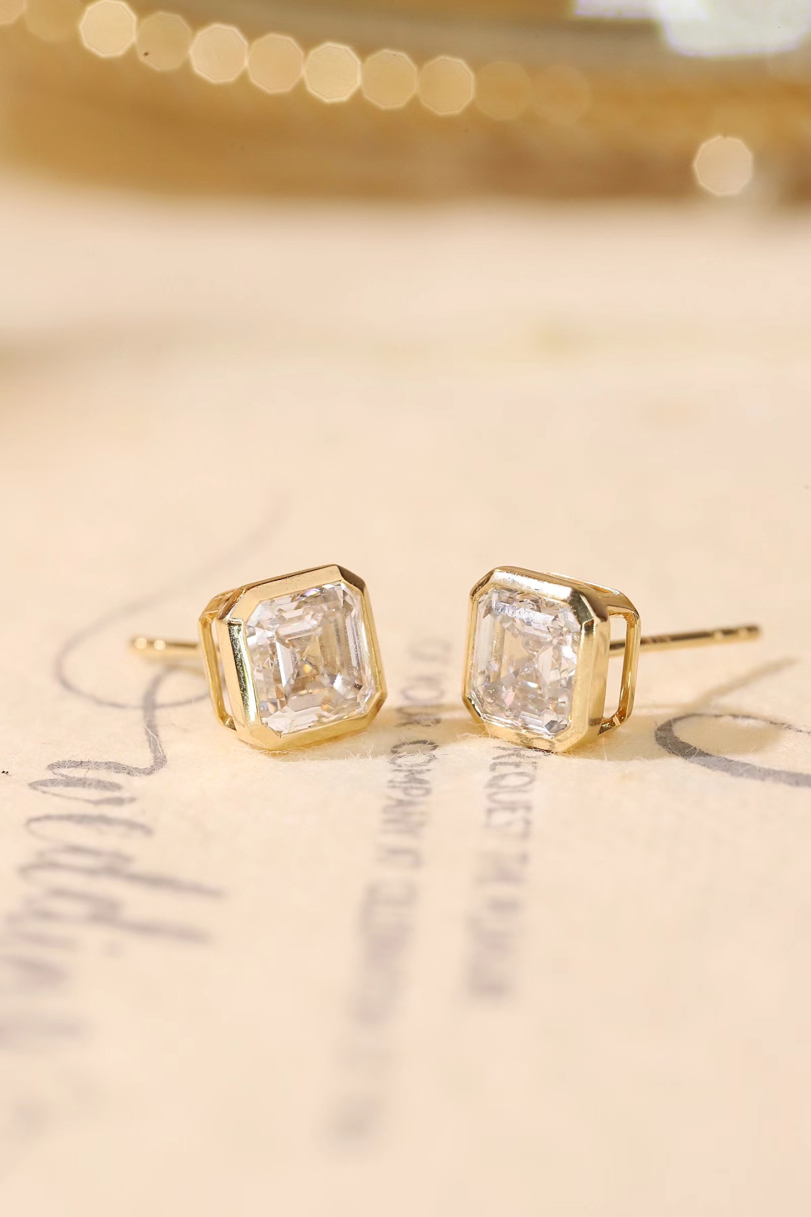4-carat laboratory-grown diamond princess-cut stud earrings in 10k gold setting Z-HL-E5264