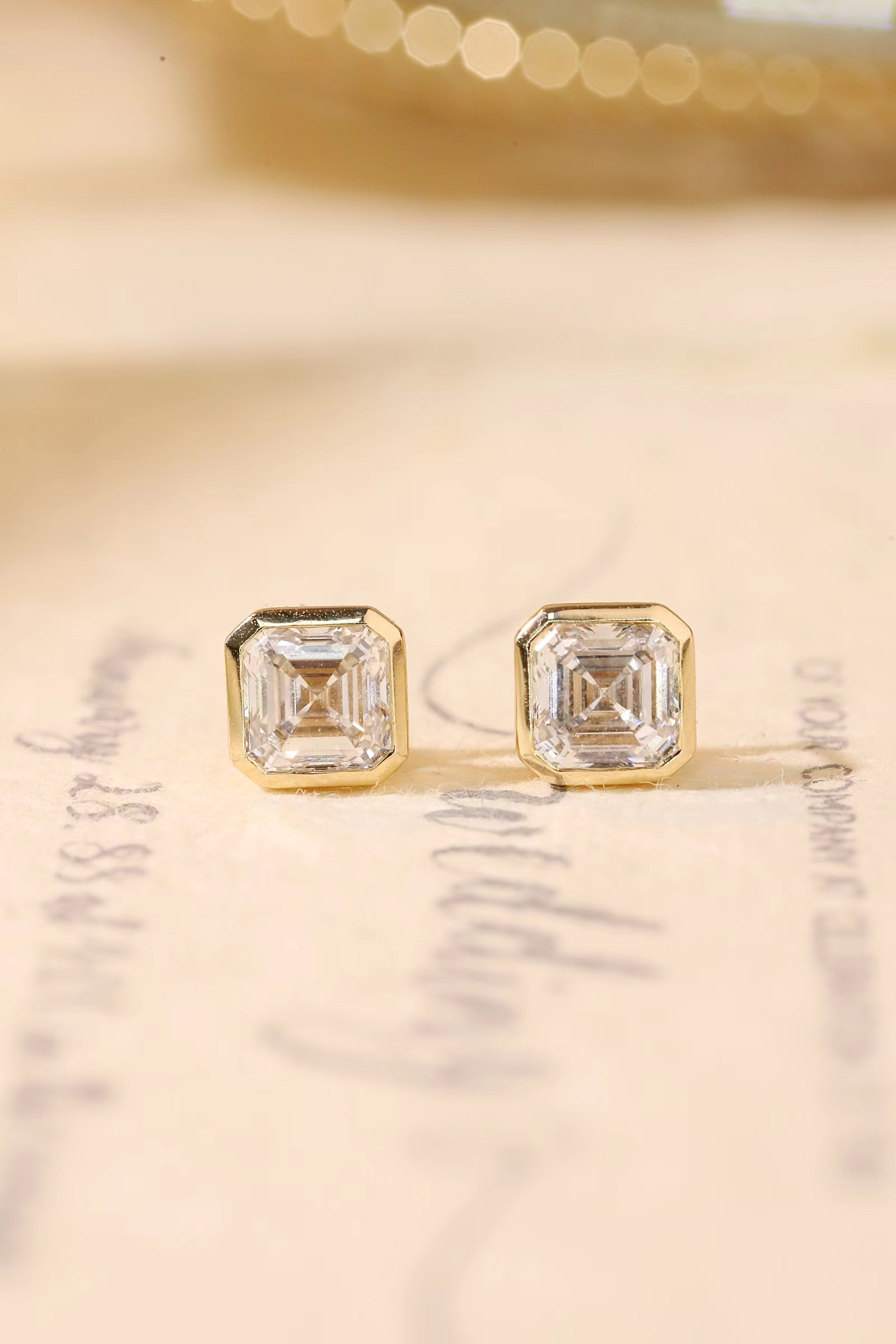 4-carat laboratory-grown diamond princess-cut stud earrings in 10k gold setting Z-HL-E5264