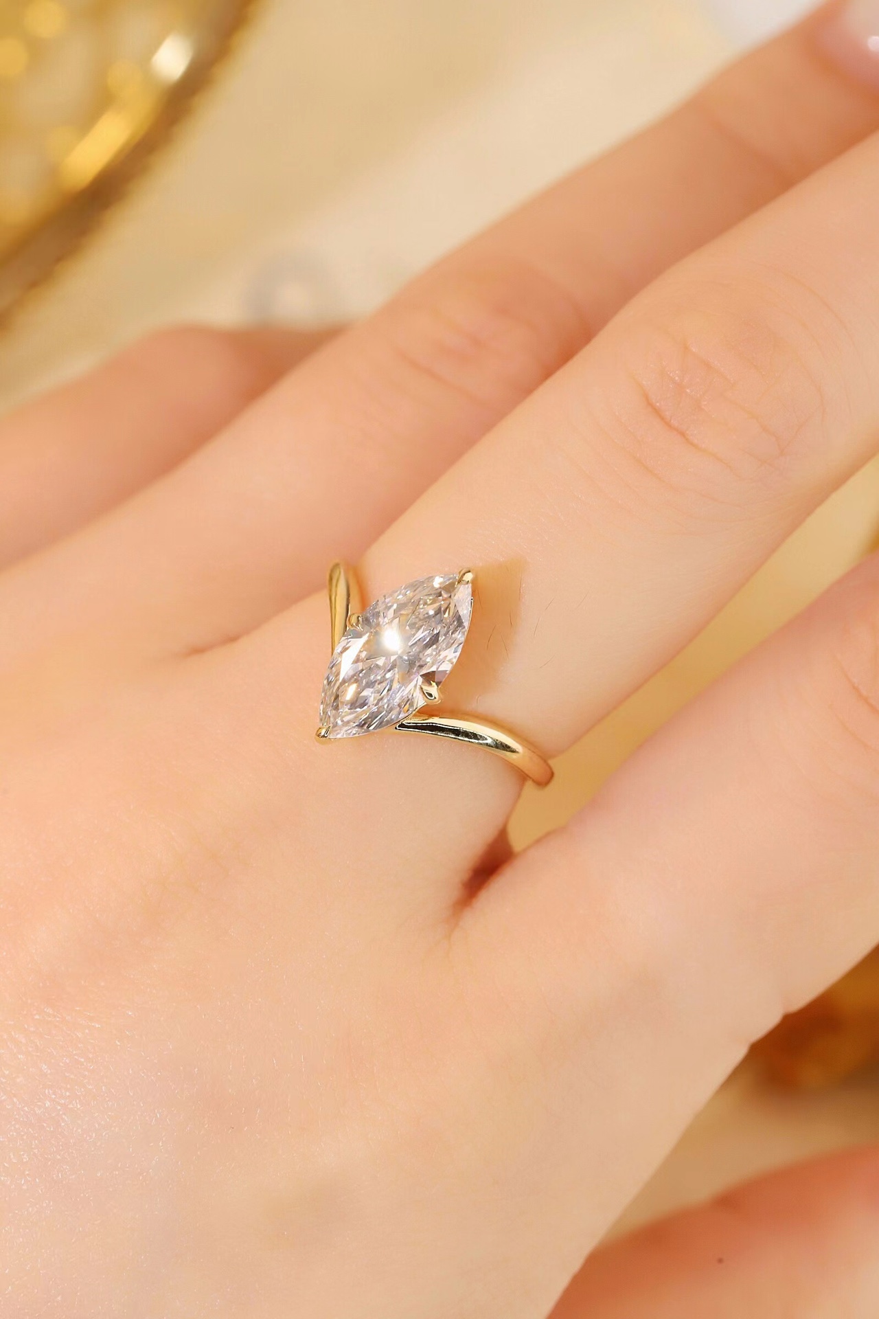 V-Shaped Elegance · 2ct Lab Grown Marquise Cut Diamond Ring | D-R5187-1