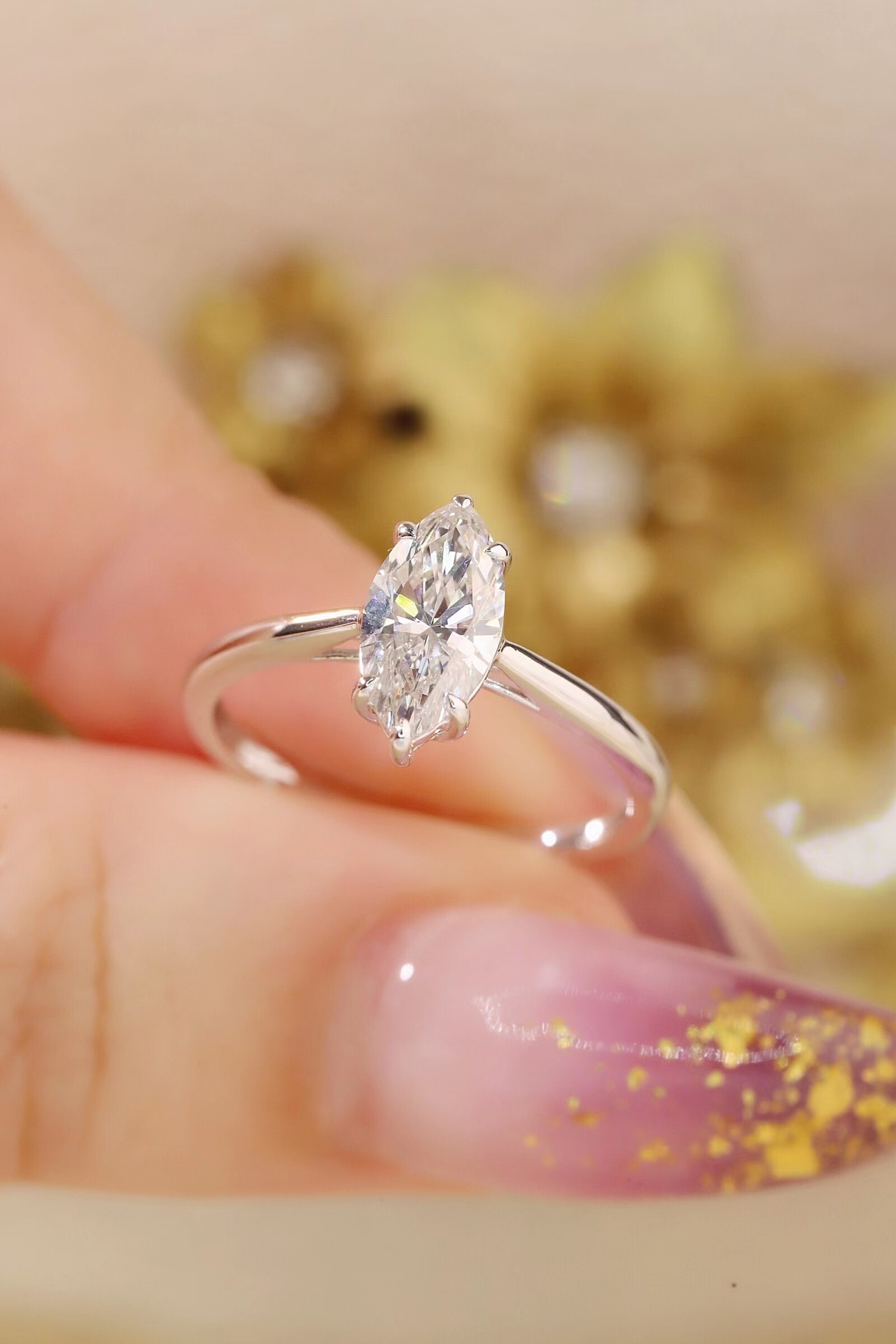 Graceful Sparkle · 1ct Marquise Cut Six-Prong Diamond Ring | Z-HL-R5245-1