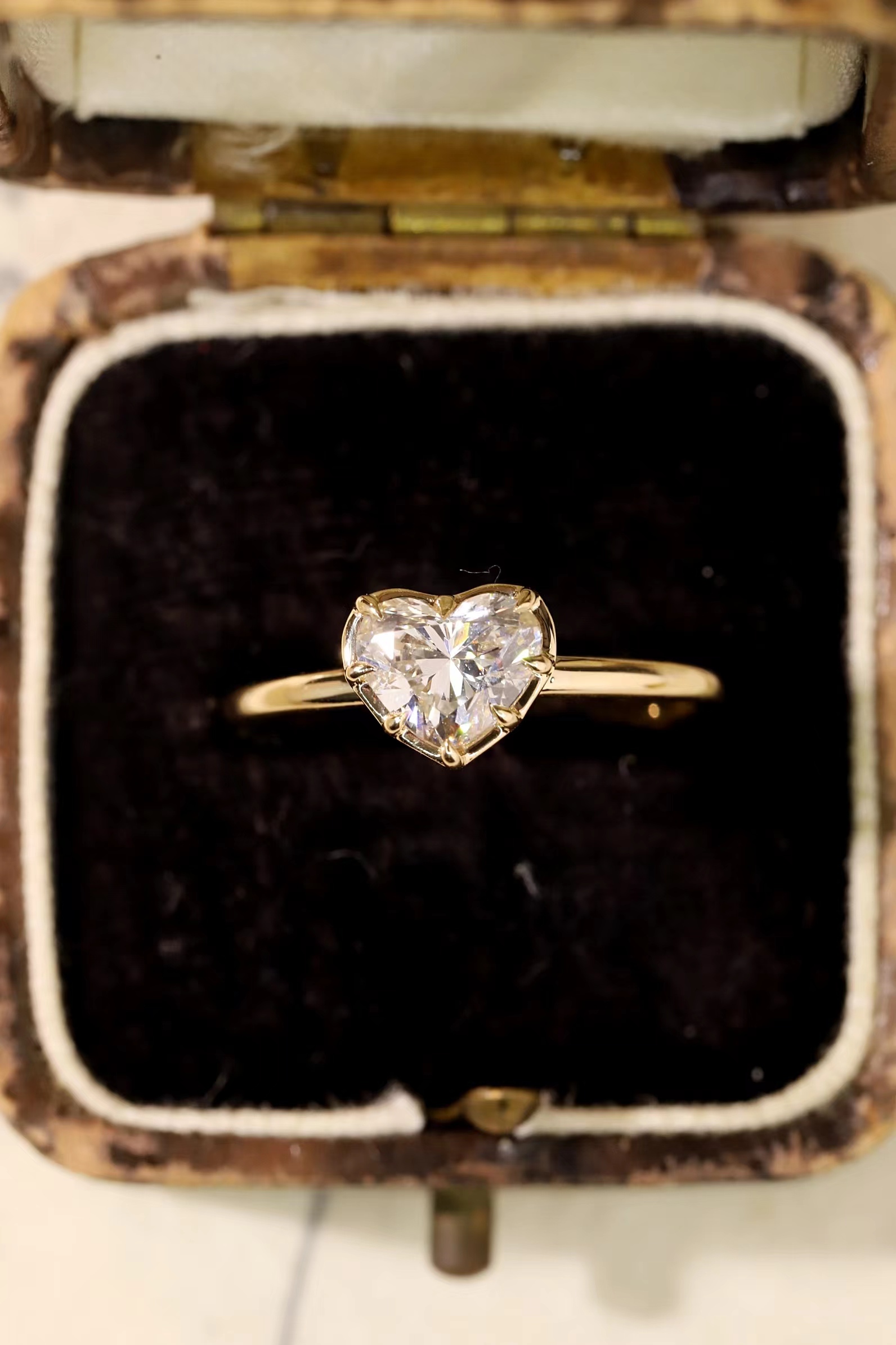 1 carat lab-grown diamond heart shape 10k gold setting Z-HL-R5246
