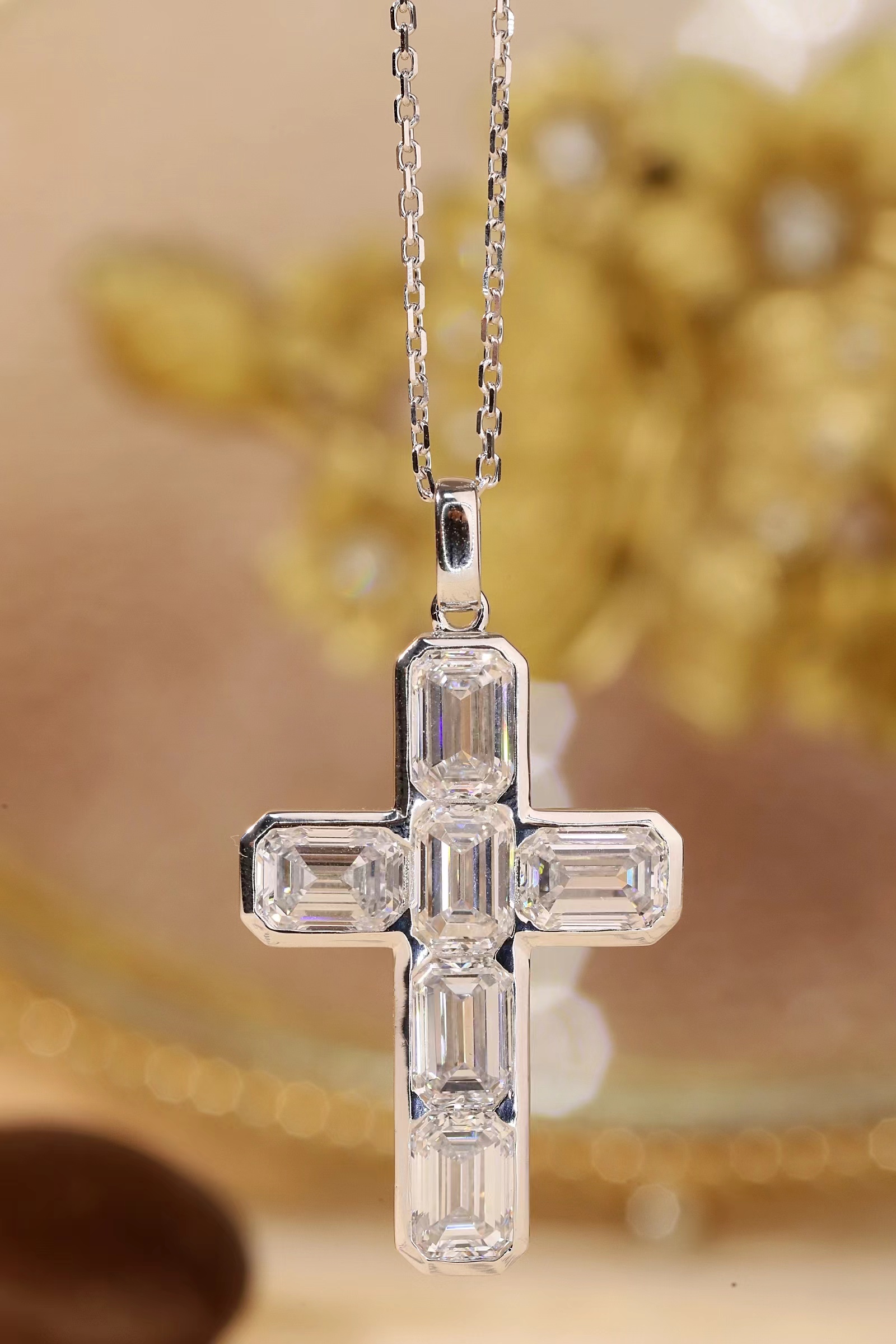 10K gold (Au 41.6%) cross pendant with lab-grown emerald-cut eco-friendly diamond (6.20 carats)HL-P2104