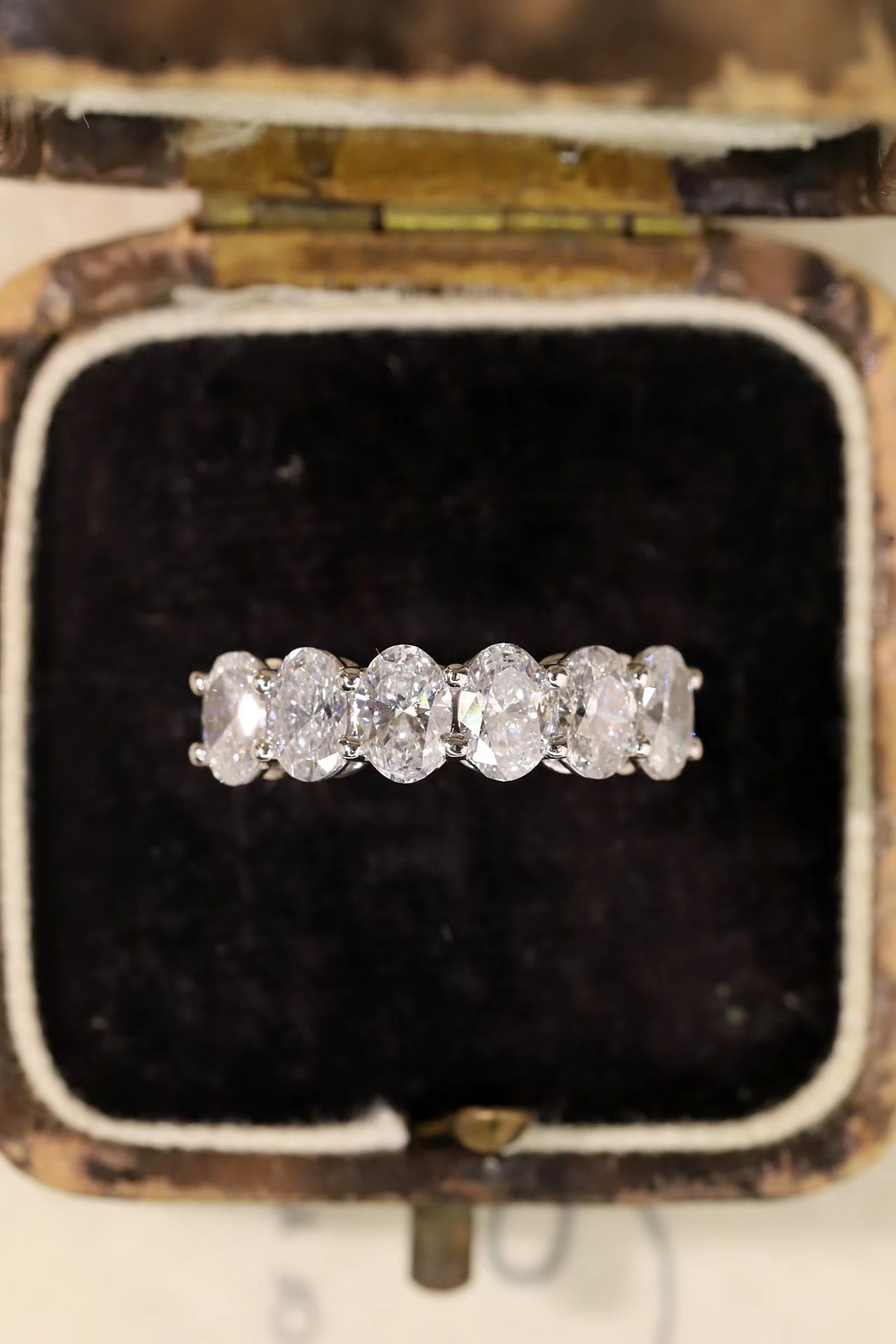 Eternal Glow · 1.80ct Lab Grown Diamond Oval Half Eternity Ring | D-R5100-2