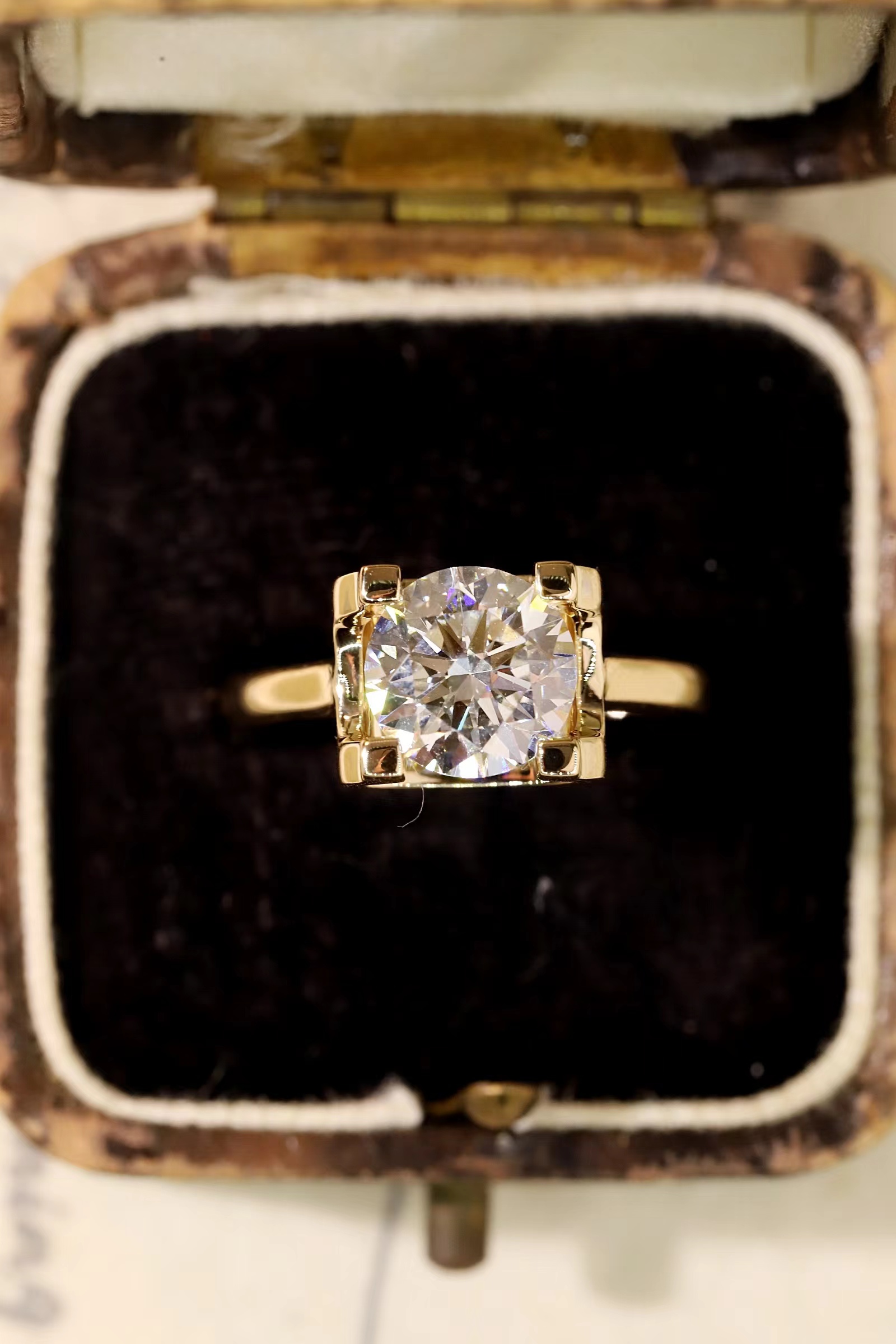 2-carat lab-grown diamond 10k gold bullhead ring