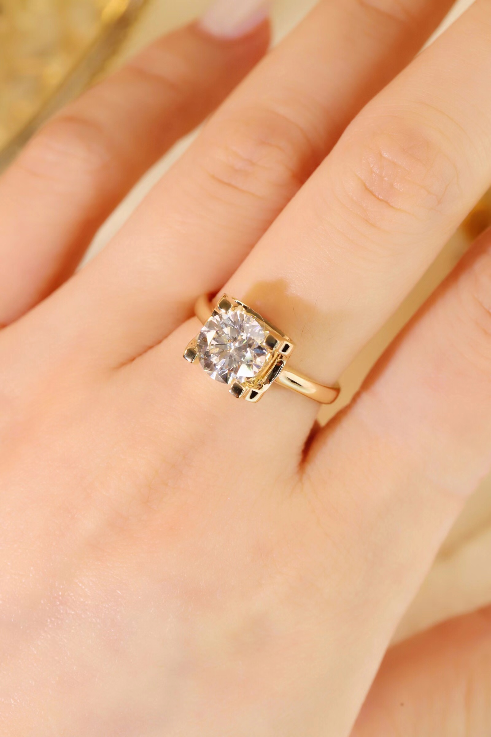 2-carat lab-grown diamond 10k gold bullhead ring