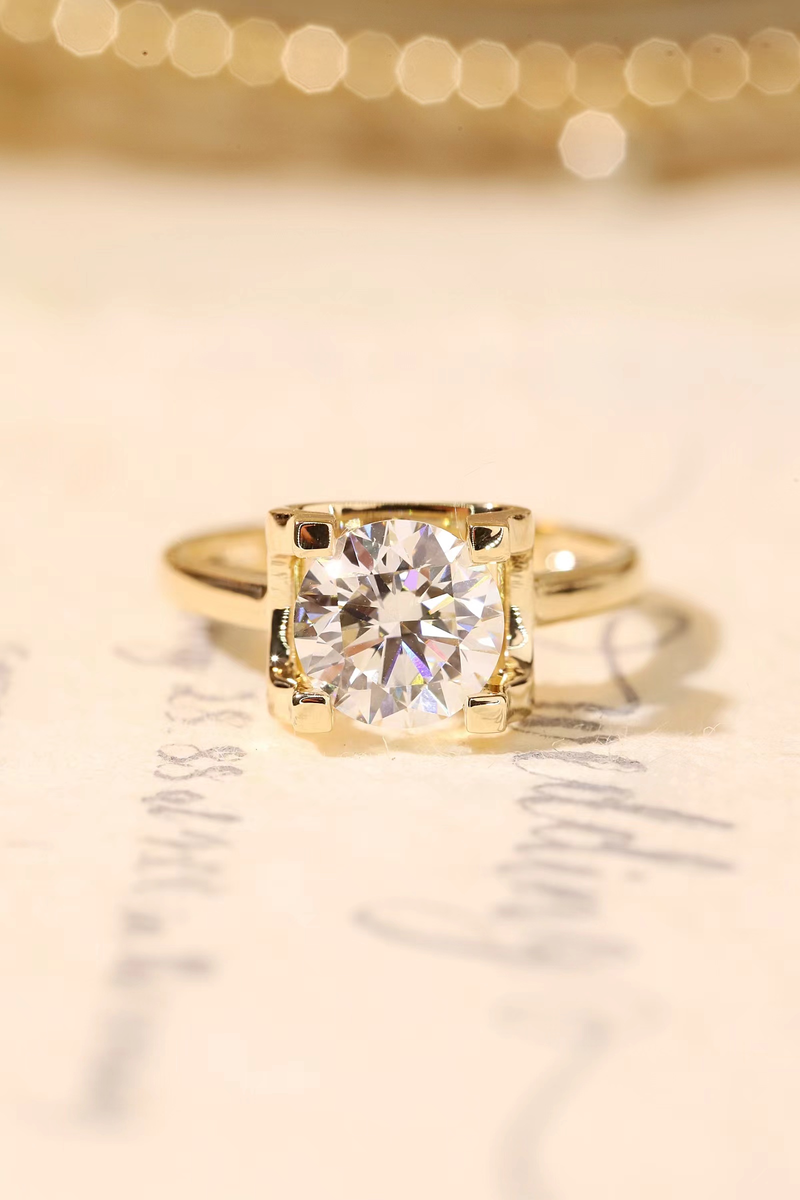 2-carat lab-grown diamond 10k gold bullhead ring