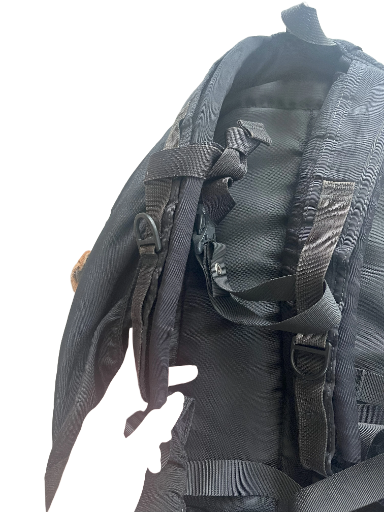 背囊背帶破損 Backpack Strap Tear