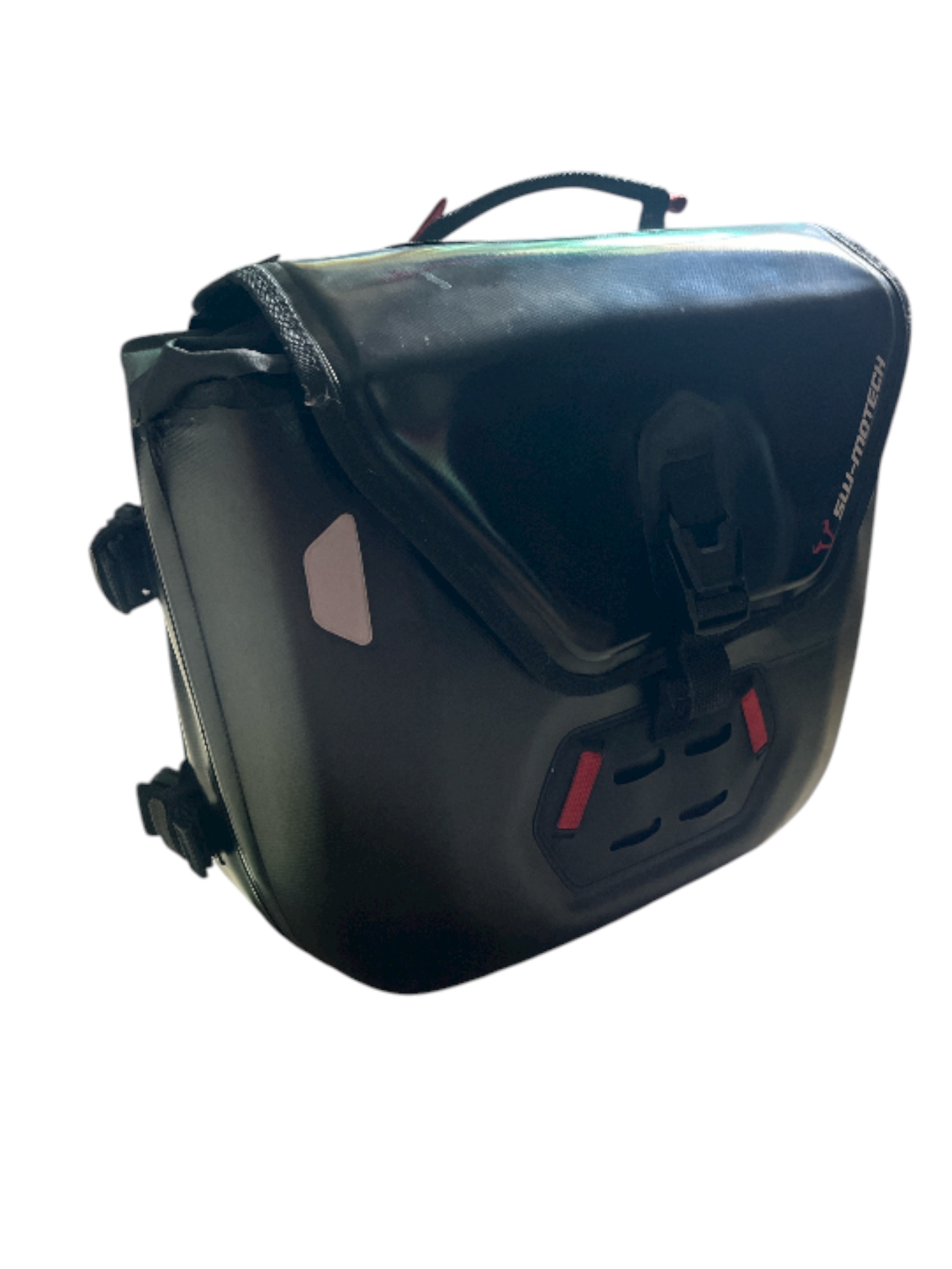 Motorcycle Bag Fabric Tear Repair 電單車袋撕裂布料修復服務