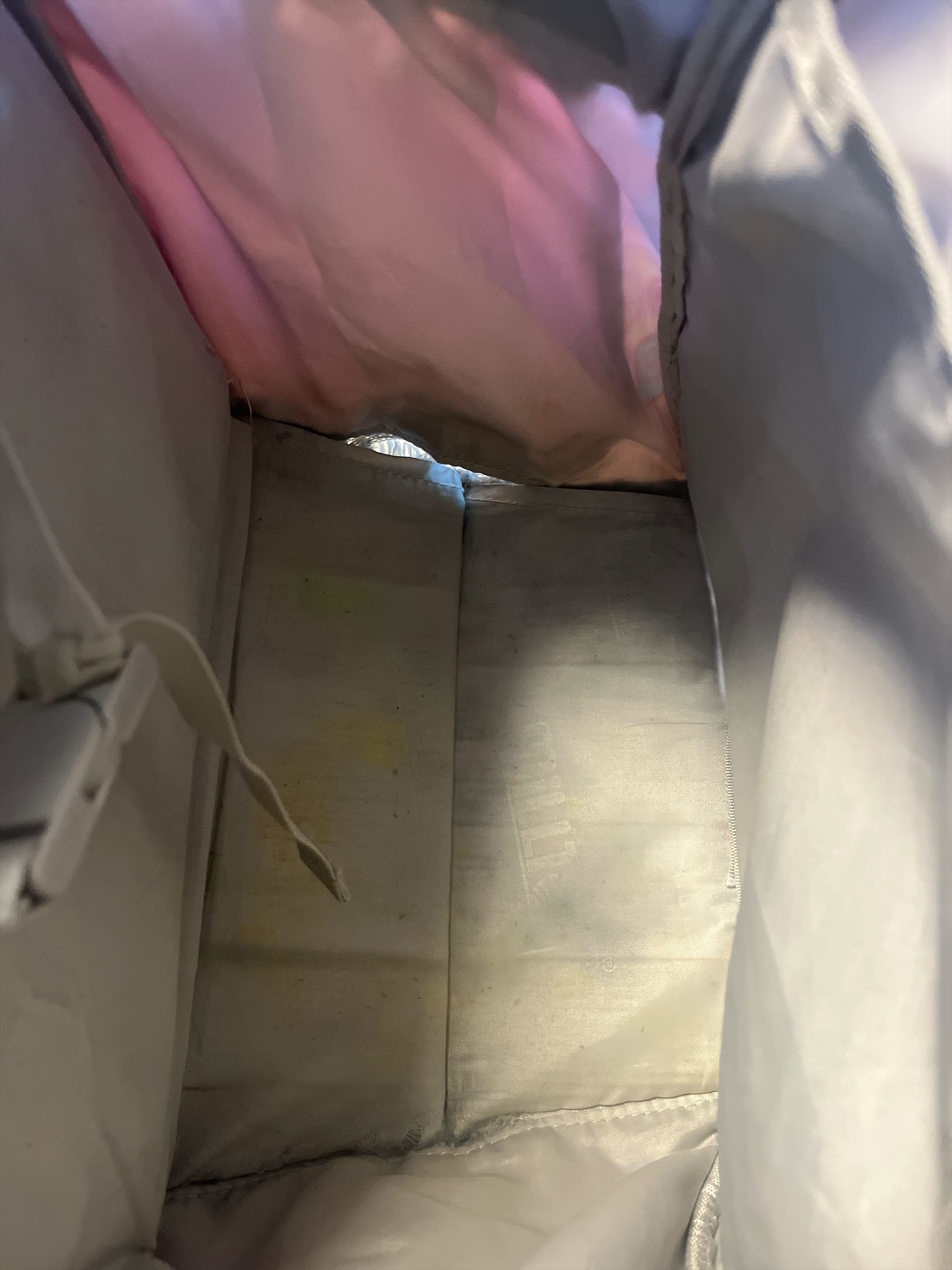 書包破損 School Bag Damage