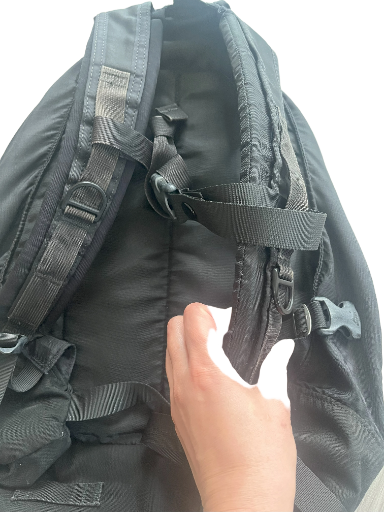 背囊背帶破損 Backpack Strap Tear