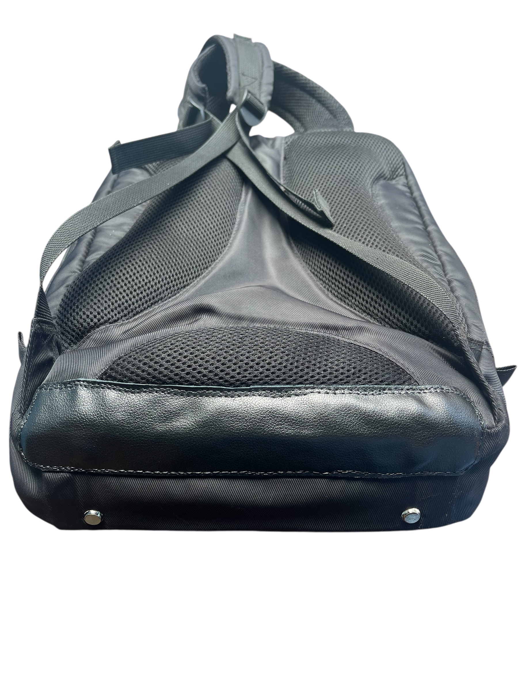 Backpack Bottom Tear (Leather Patching) 背囊底部破損 (用皮修補) 