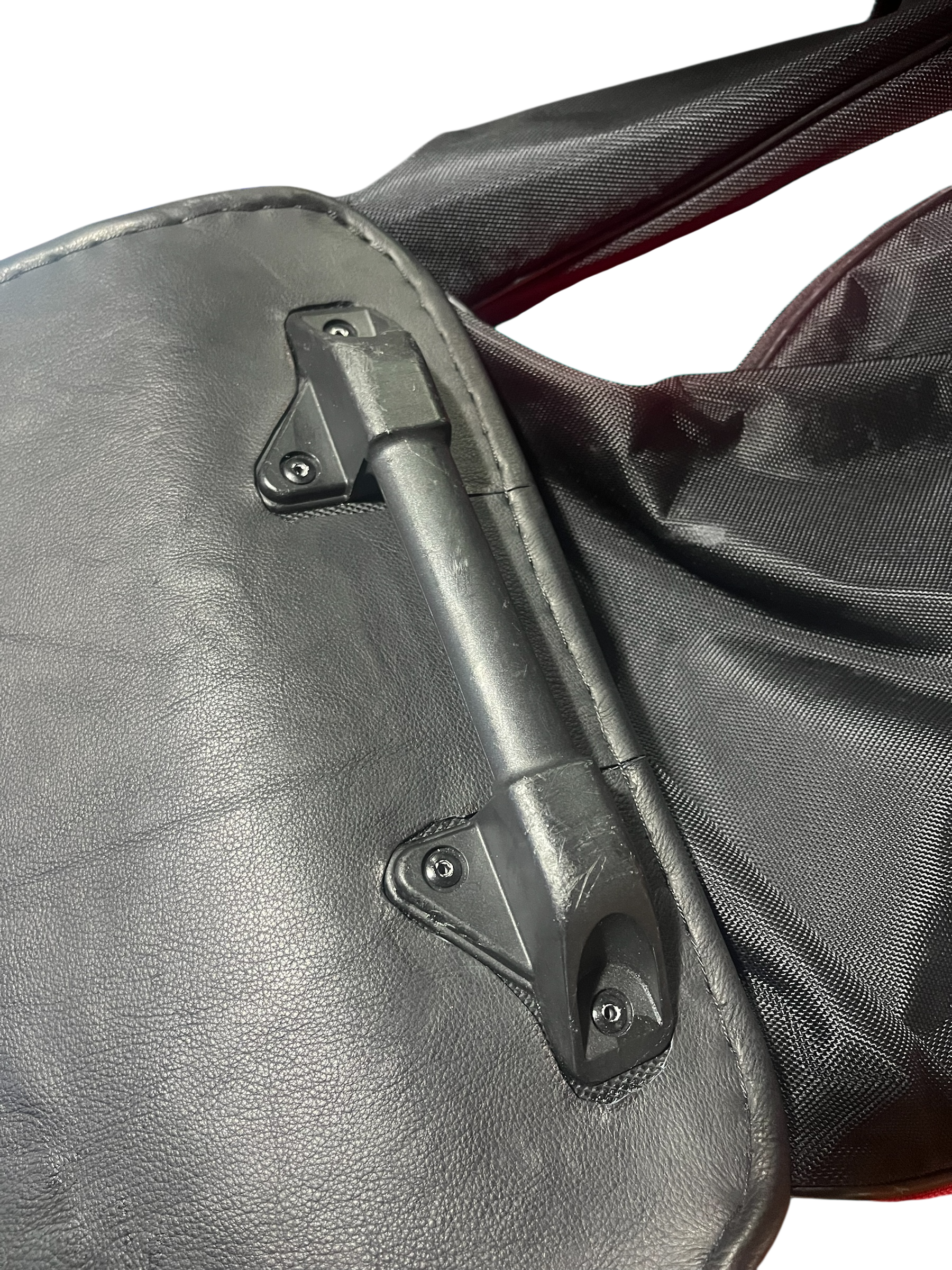 Sports Carrier Trolley Bag Tear Repair  運動拉桿袋底部破損位置