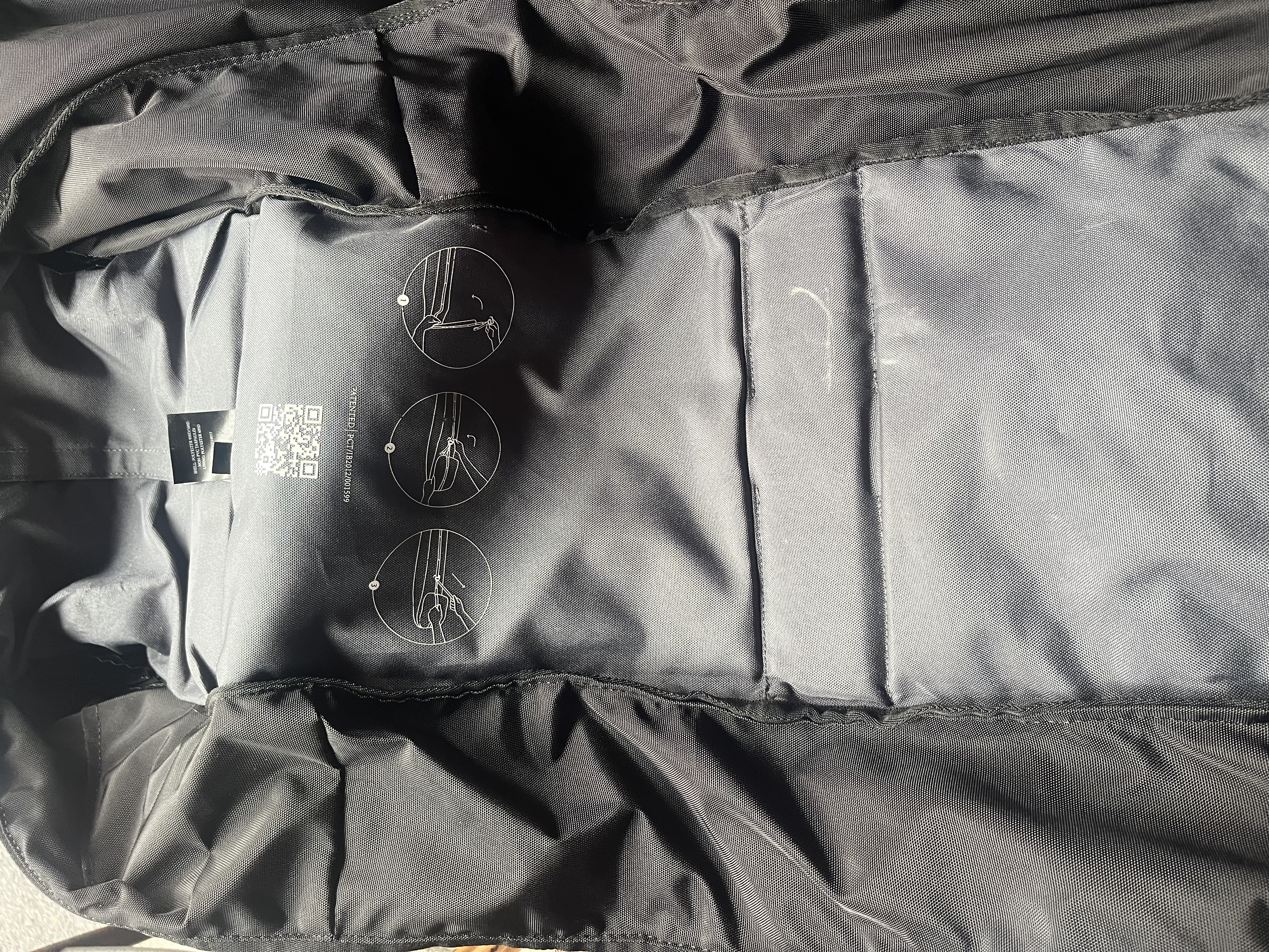 Ski bag equipped with durable inner fabric 滑雪袋加裝耐用內層布料