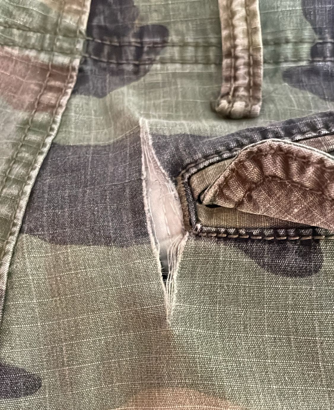 Trousers Fabric Tear 褲子布料破損