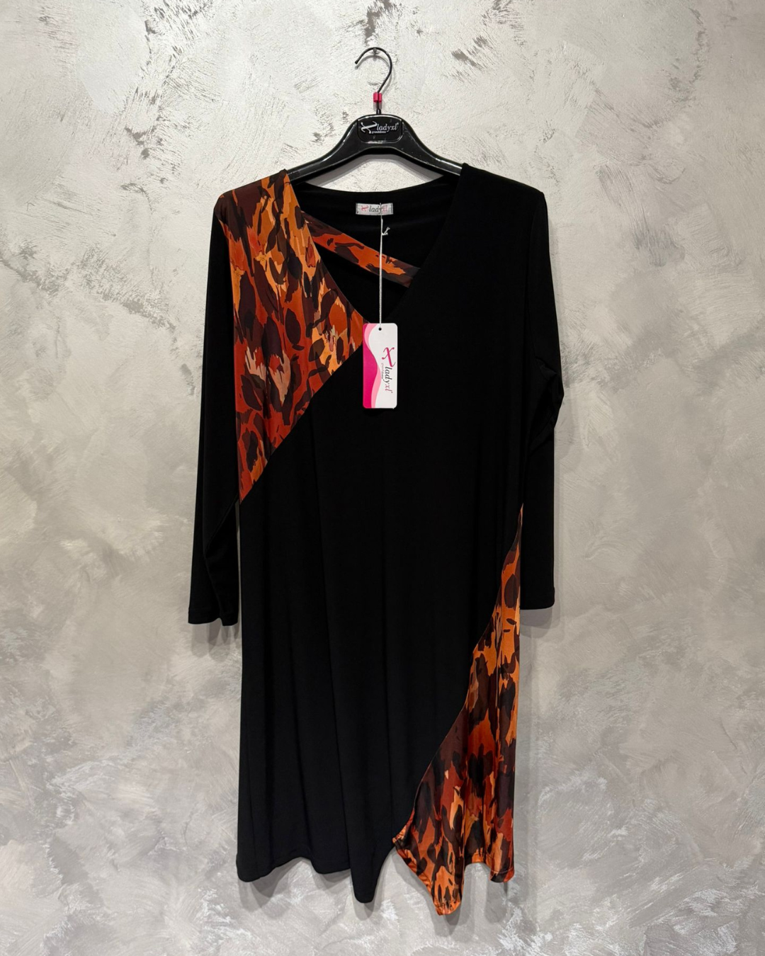 Abito da donna nero con inserti animalier