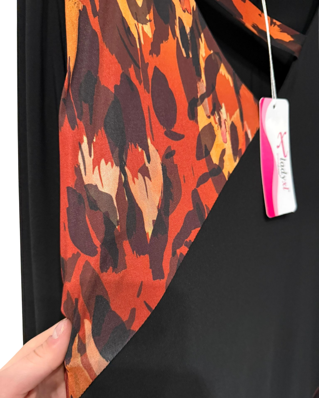 Abito da donna nero con inserti animalier