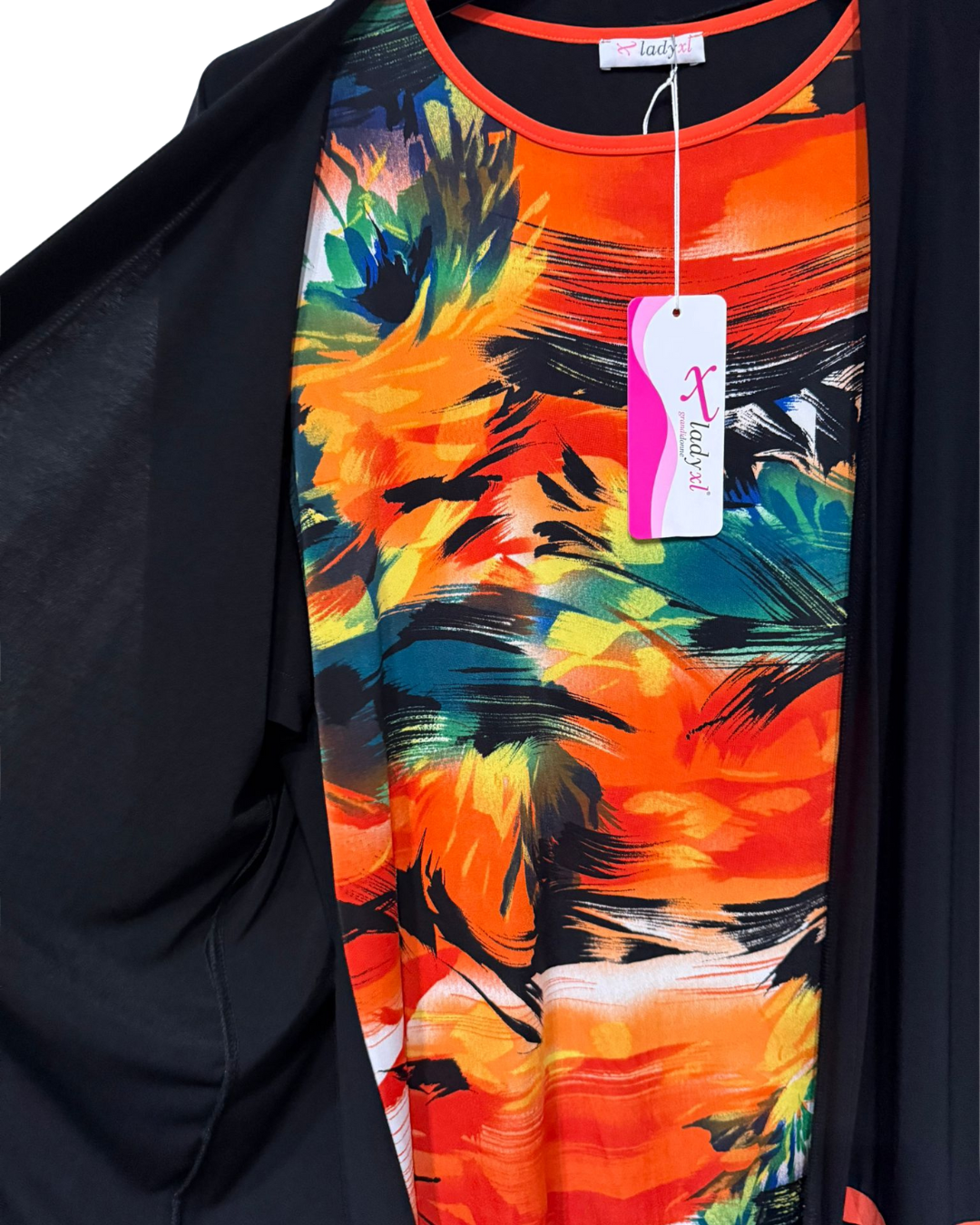 Maglia Tropicale con giacca nera leggera abbinata