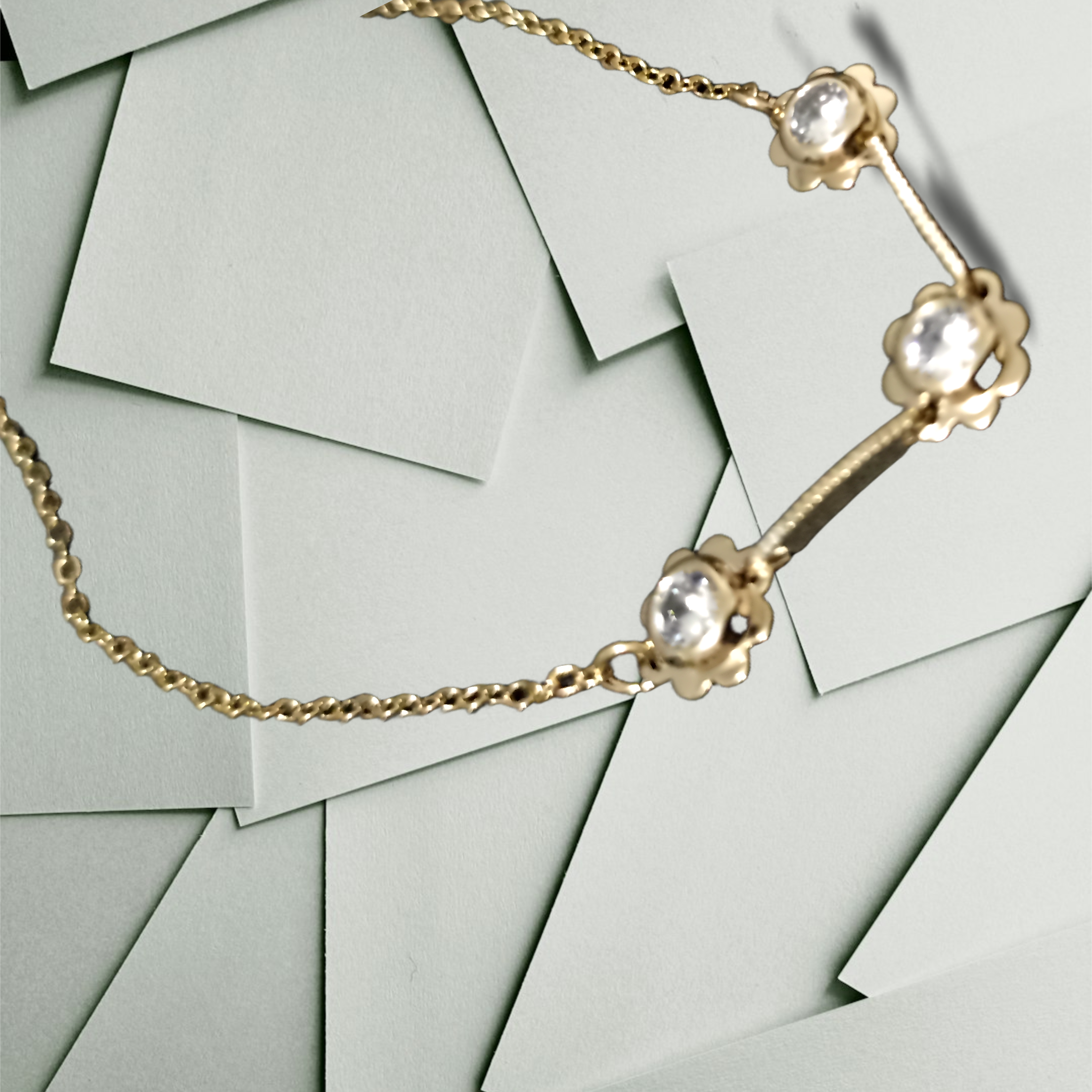 Pulso en chapa de oro con flores