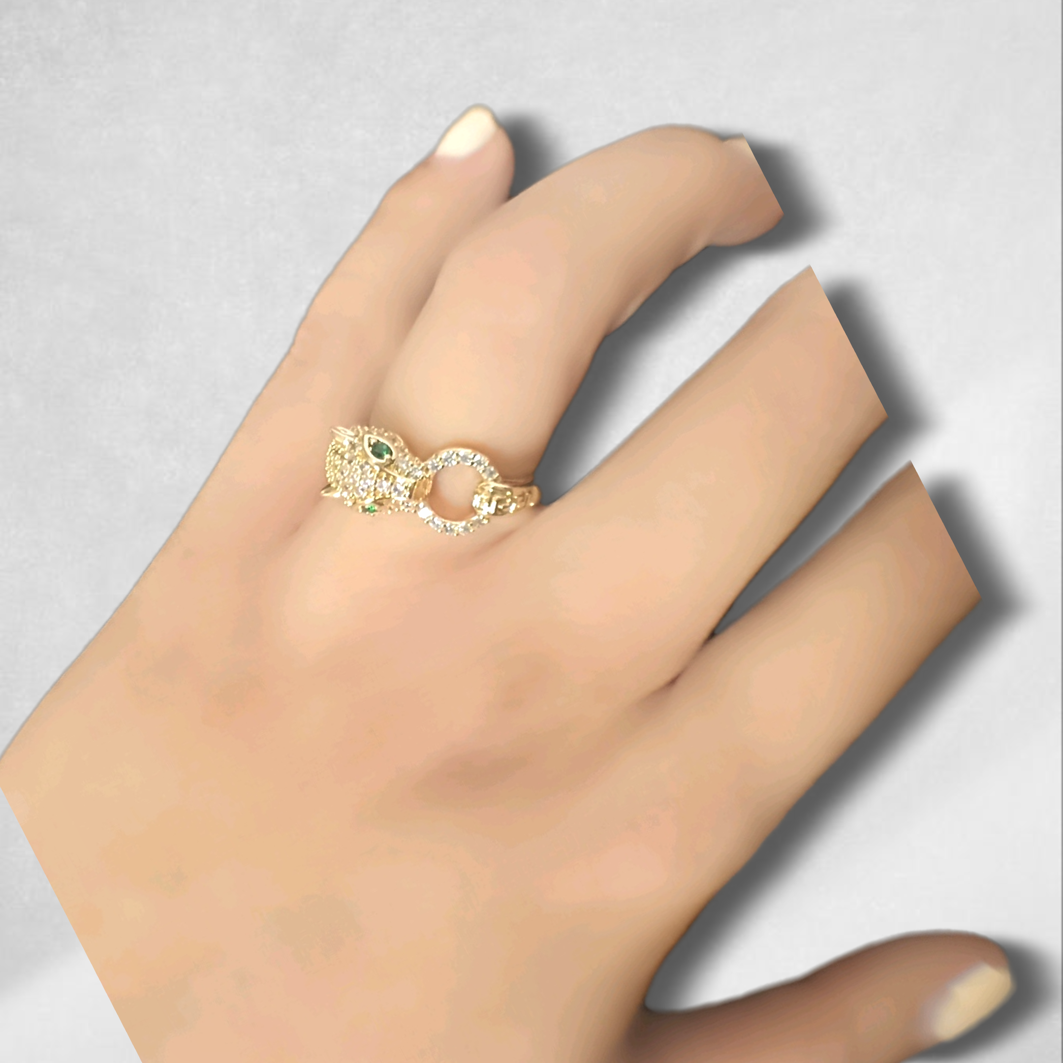 Anillo de pantera dorado