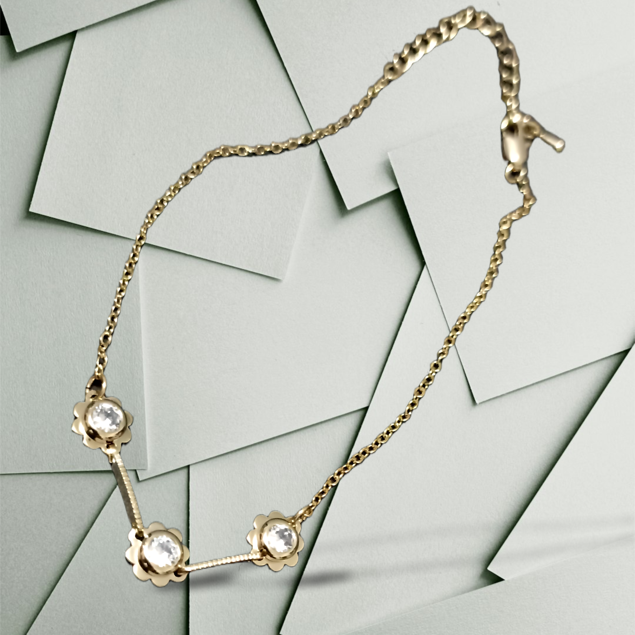 Pulso en chapa de oro con flores