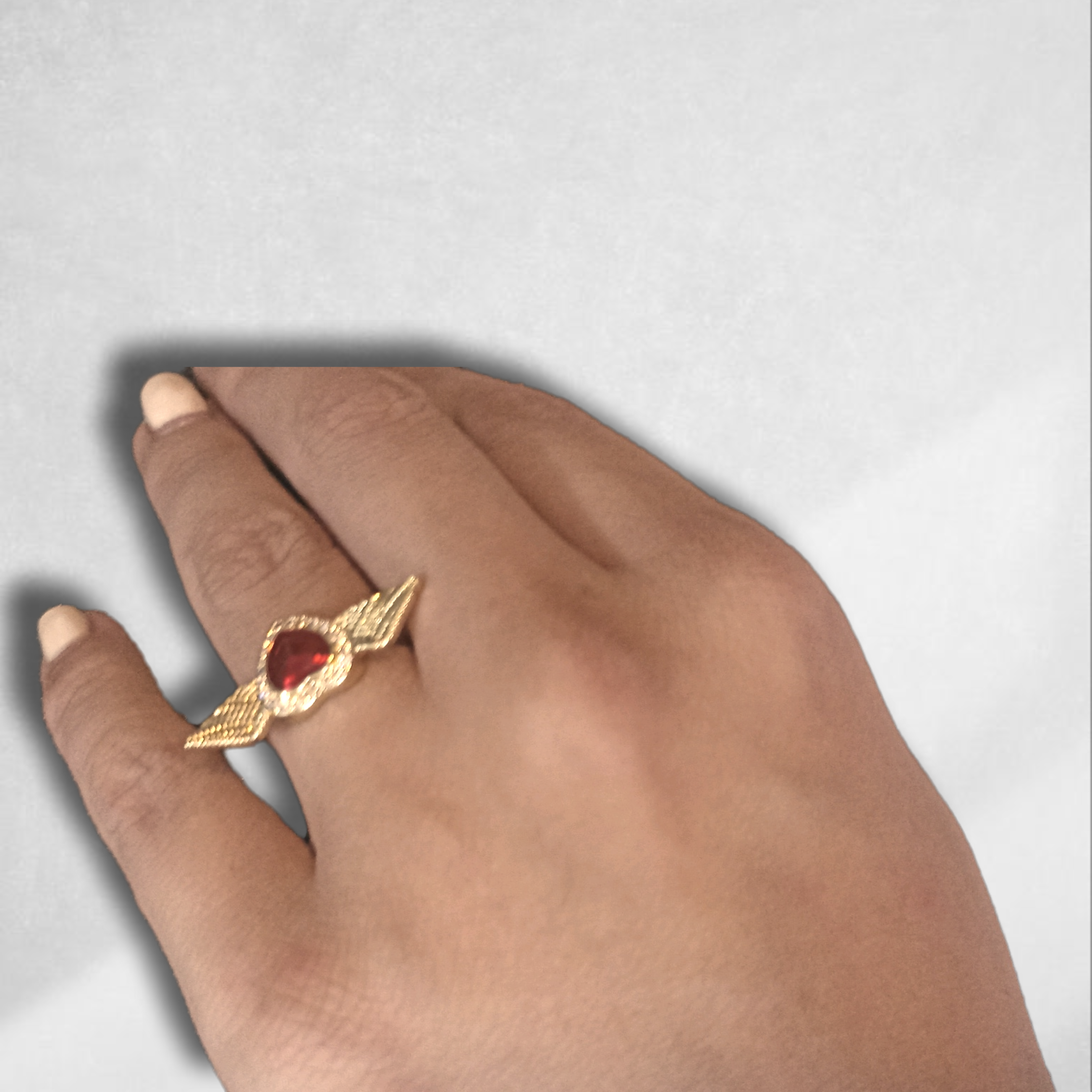 Anillo dorado con corazón 