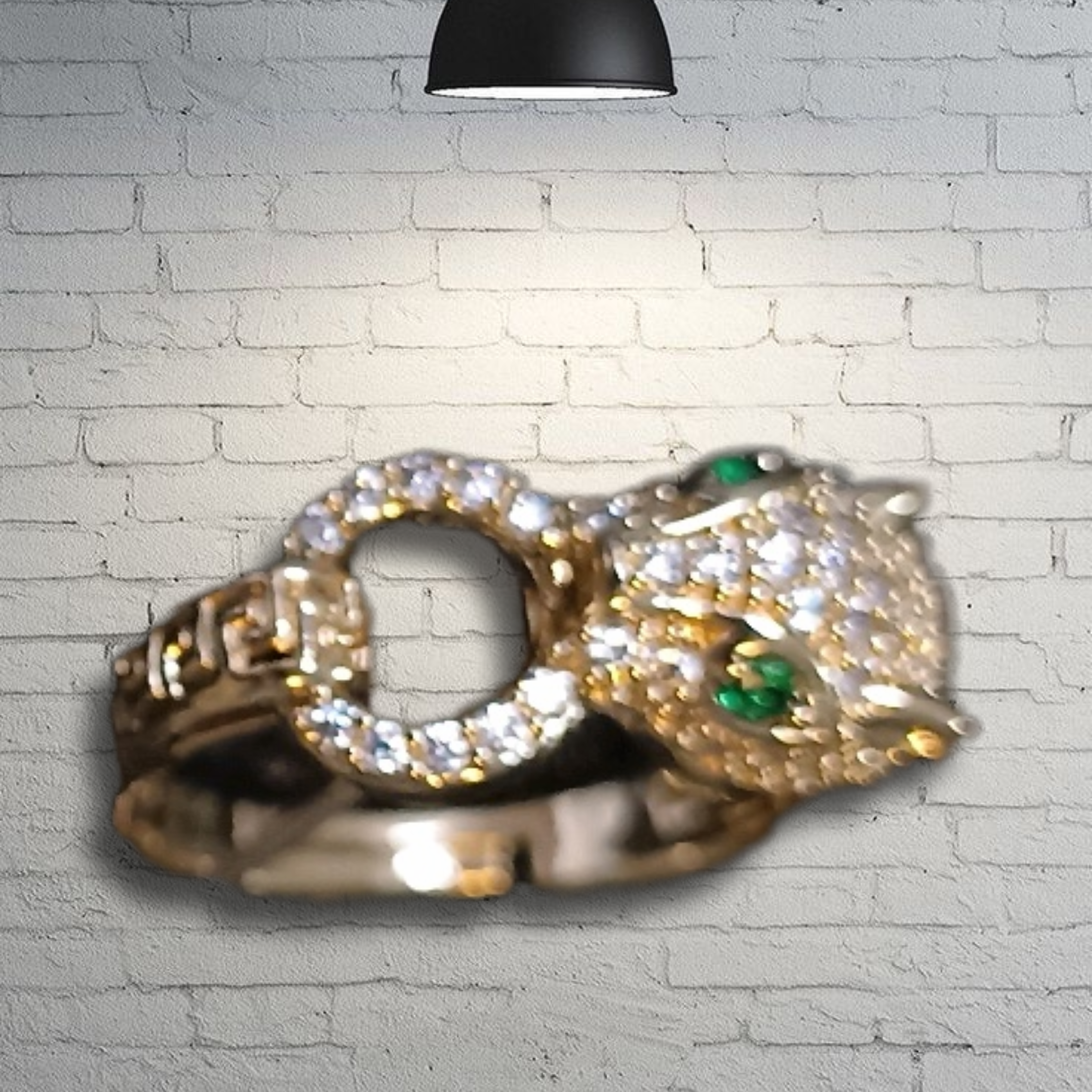 Anillo de pantera dorado