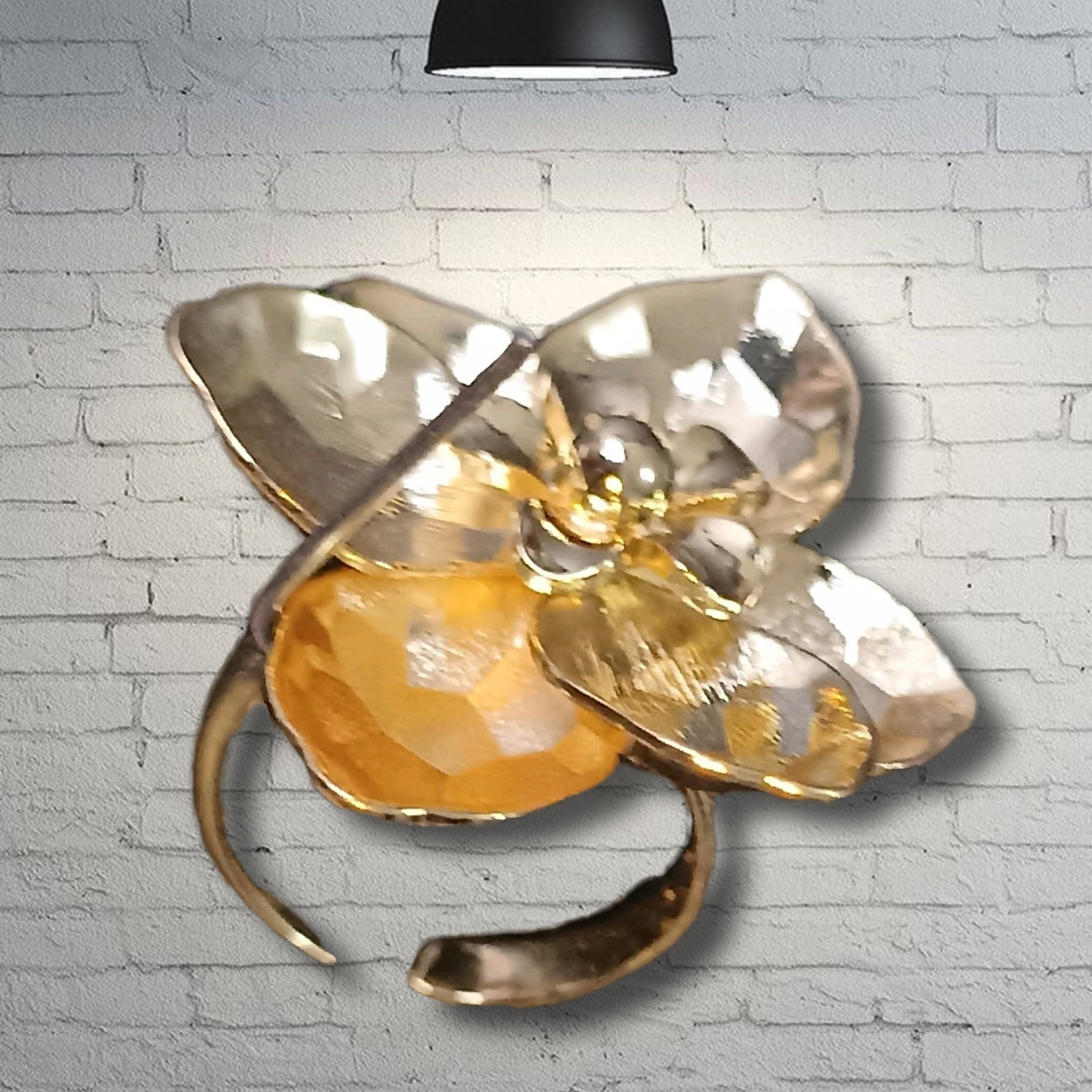 Anillo de flor dorada