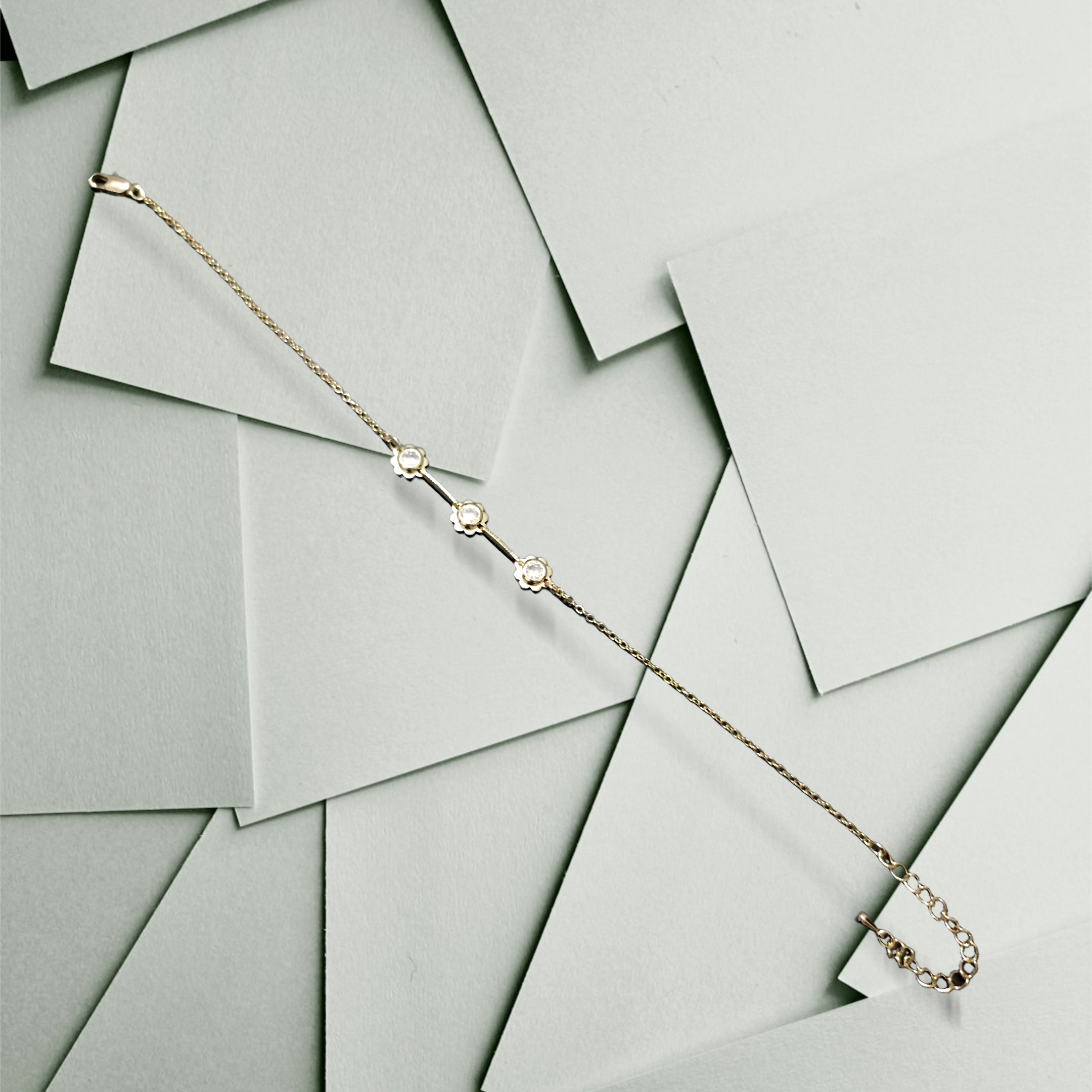 Pulso en chapa de oro con flores