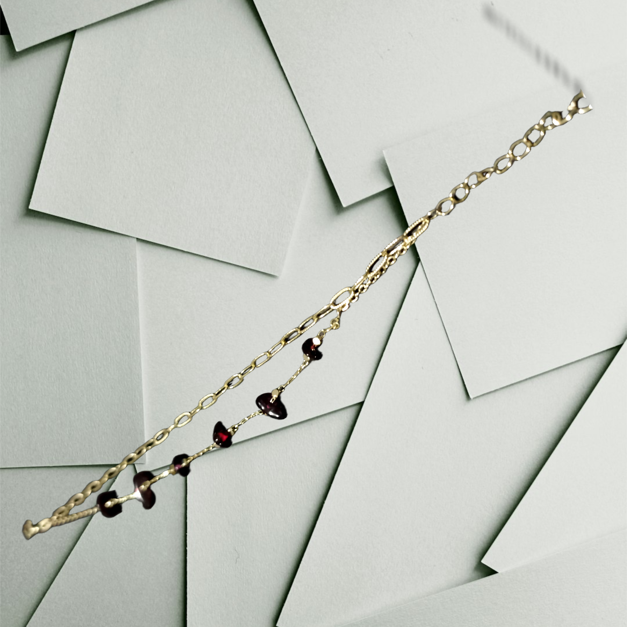 Pulso con piedras purpura 