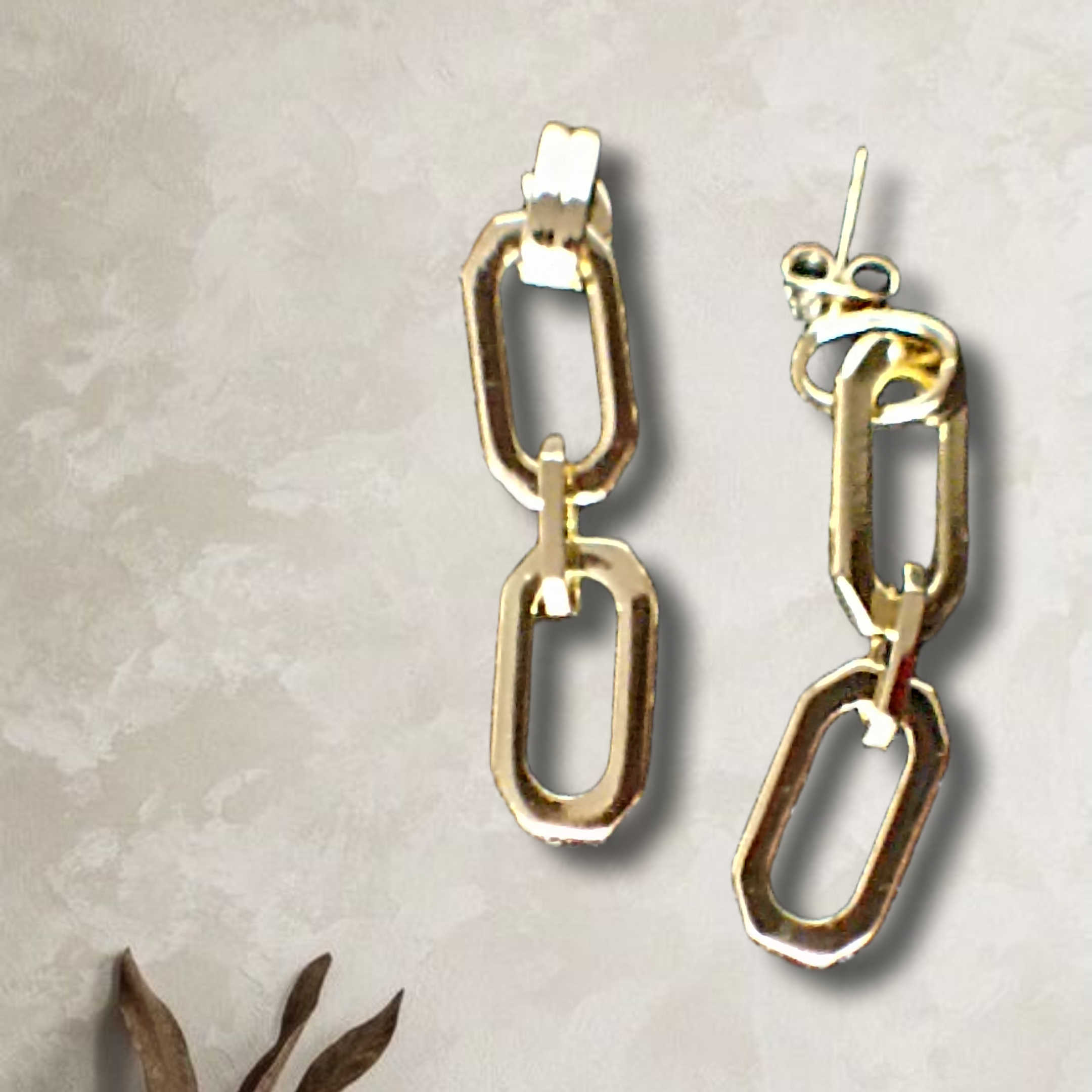 Pendientes de eslabón dorado