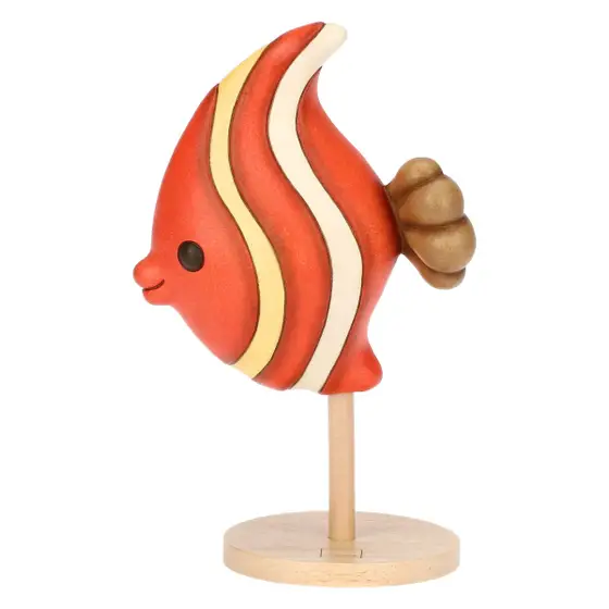 Pesce Thun rosso e giallo su piedistallo