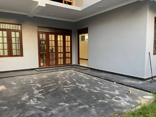 A very large individual house available for rent in Union Place, Hill Street, Dehiwala.