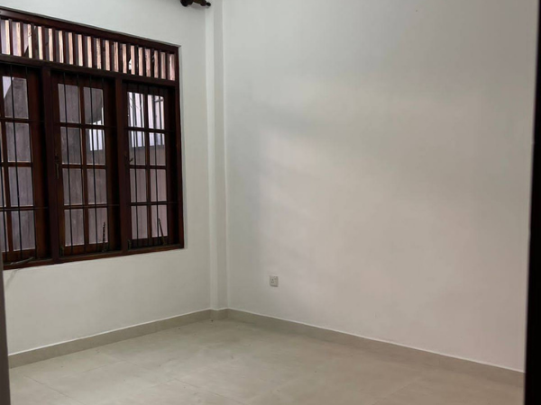 A very large individual house available for rent in Union Place, Hill Street, Dehiwala.
